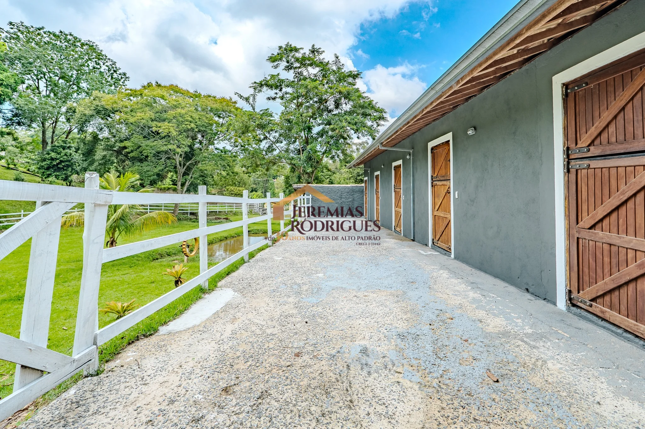 Haras à venda no Condomínio Lagoinha em Jacareí/SP.