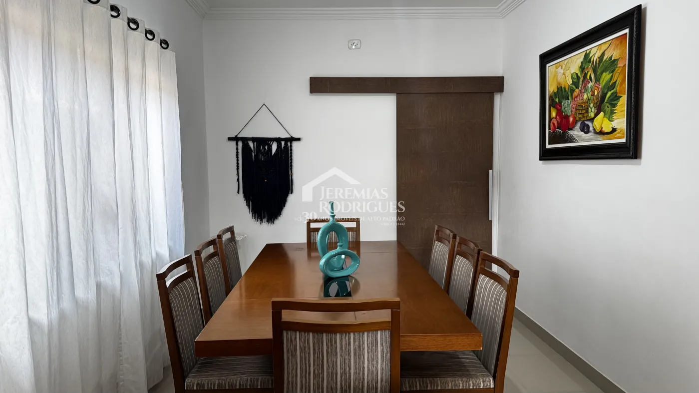 Casa para venda e locação com 3 dormitórios no bairro Chácara da Galega em Pindamonhangaba/SP.