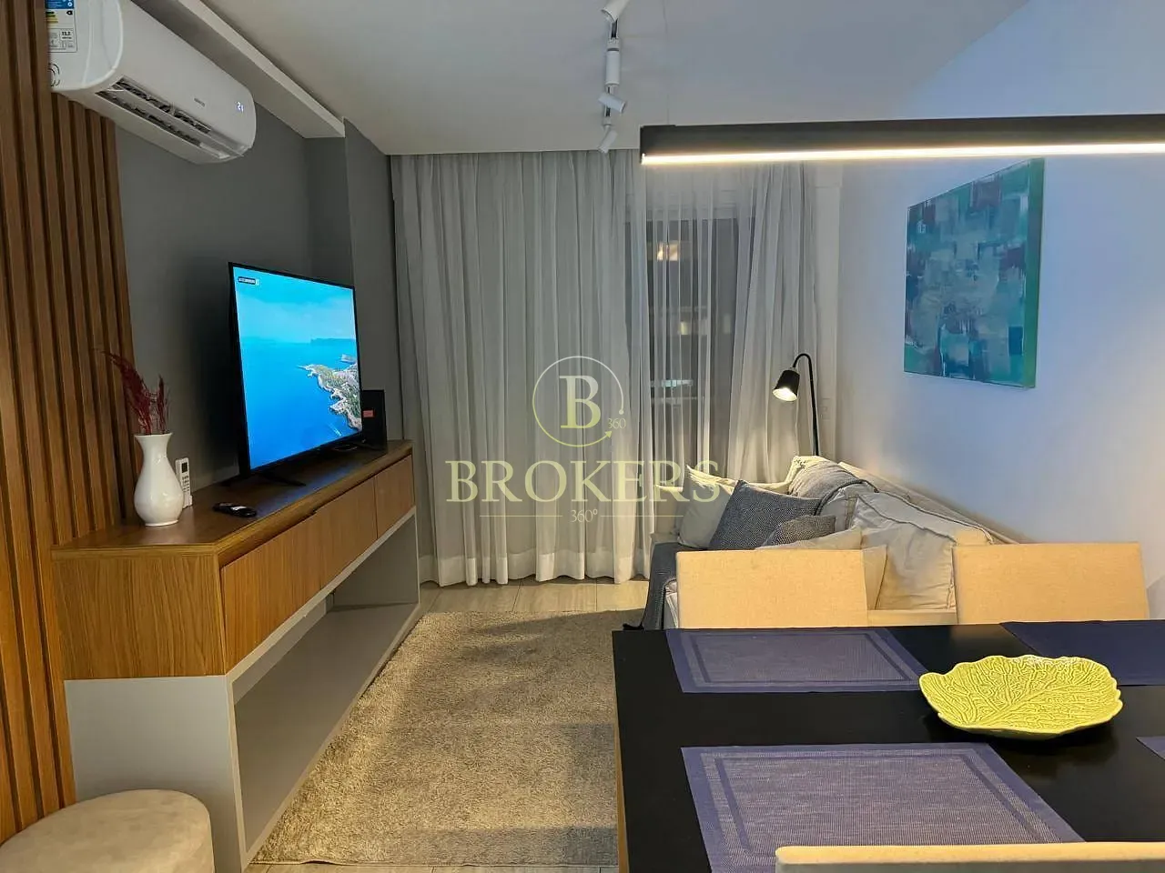 Apartamento a venda. Ipanema na quadra da praia! 2 quartos (1 suíte), varanda com vista mar, vaga,