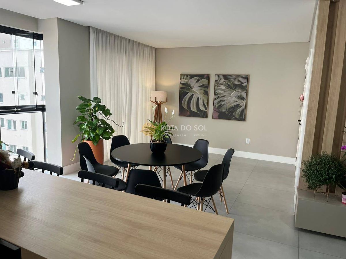 Residencial La Victoria apartamento 3 Suítes e 3 Vagas em Meia Praia Itapema SC
