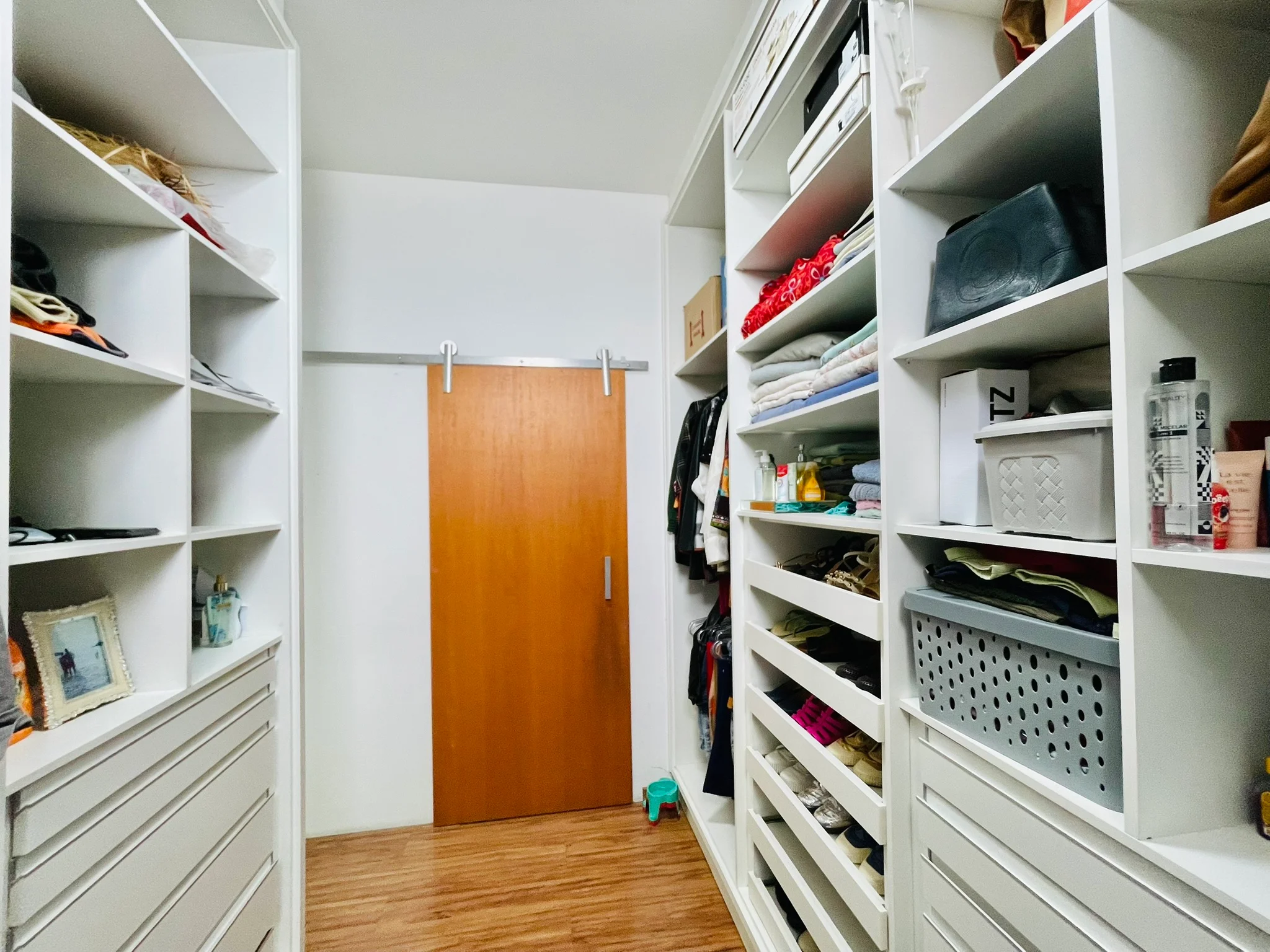 Casa à venda com 3 dormitórios no Condomínio Parque das Araucárias em Tremembé/SP. 