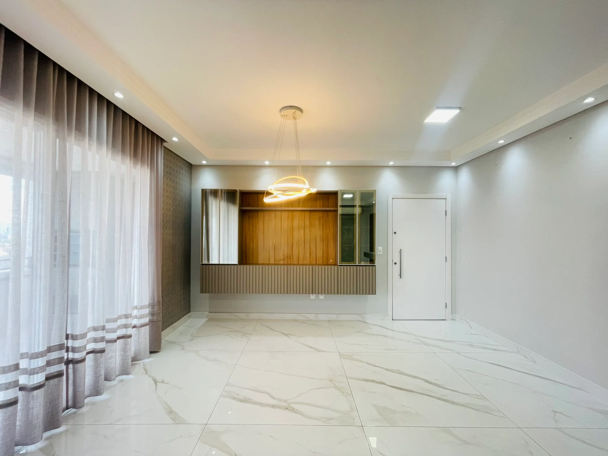 Apartamento à venda com 3 suítes no Condomínio Gran Terrace em Taubaté/SP. 
