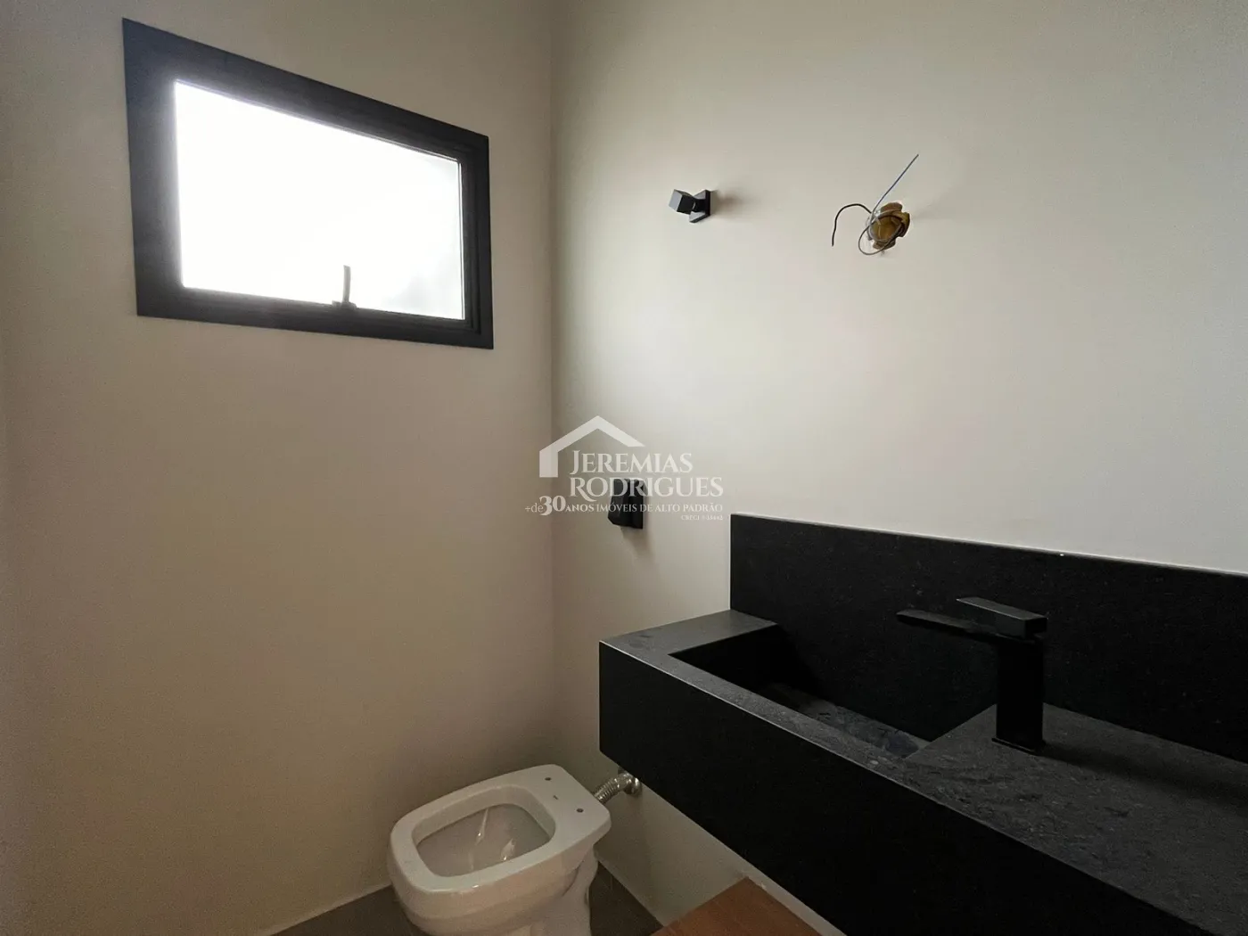 Casa à venda com 3 suítes no Condomínio Cyrela Landscape em Taubaté/SP.