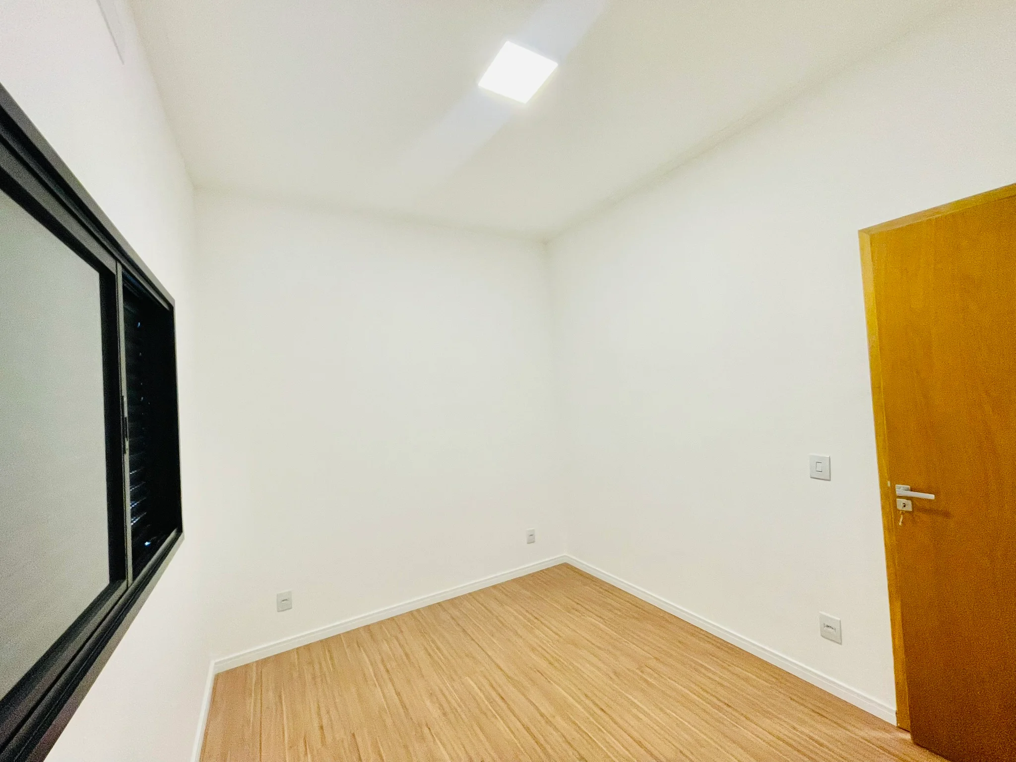 Casa à venda com 3 dormitórios no Condomínio Bosque da Imperatriz em Pindamonhangaba/SP. 