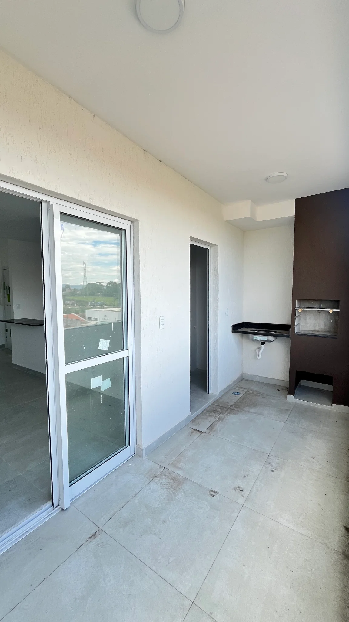 Apartamento no Edifício Santiago em Pindamonhangaba com localização privilegiada