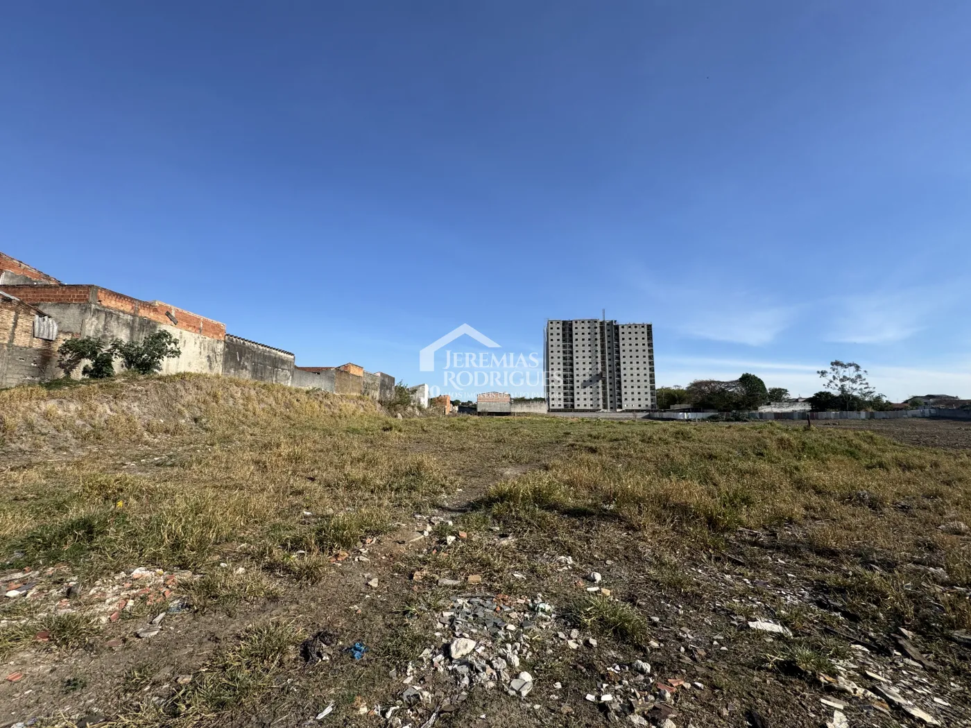 Área à venda com 12.000 m² no bairro do Crispim em Pindamonhangaba/SP.
