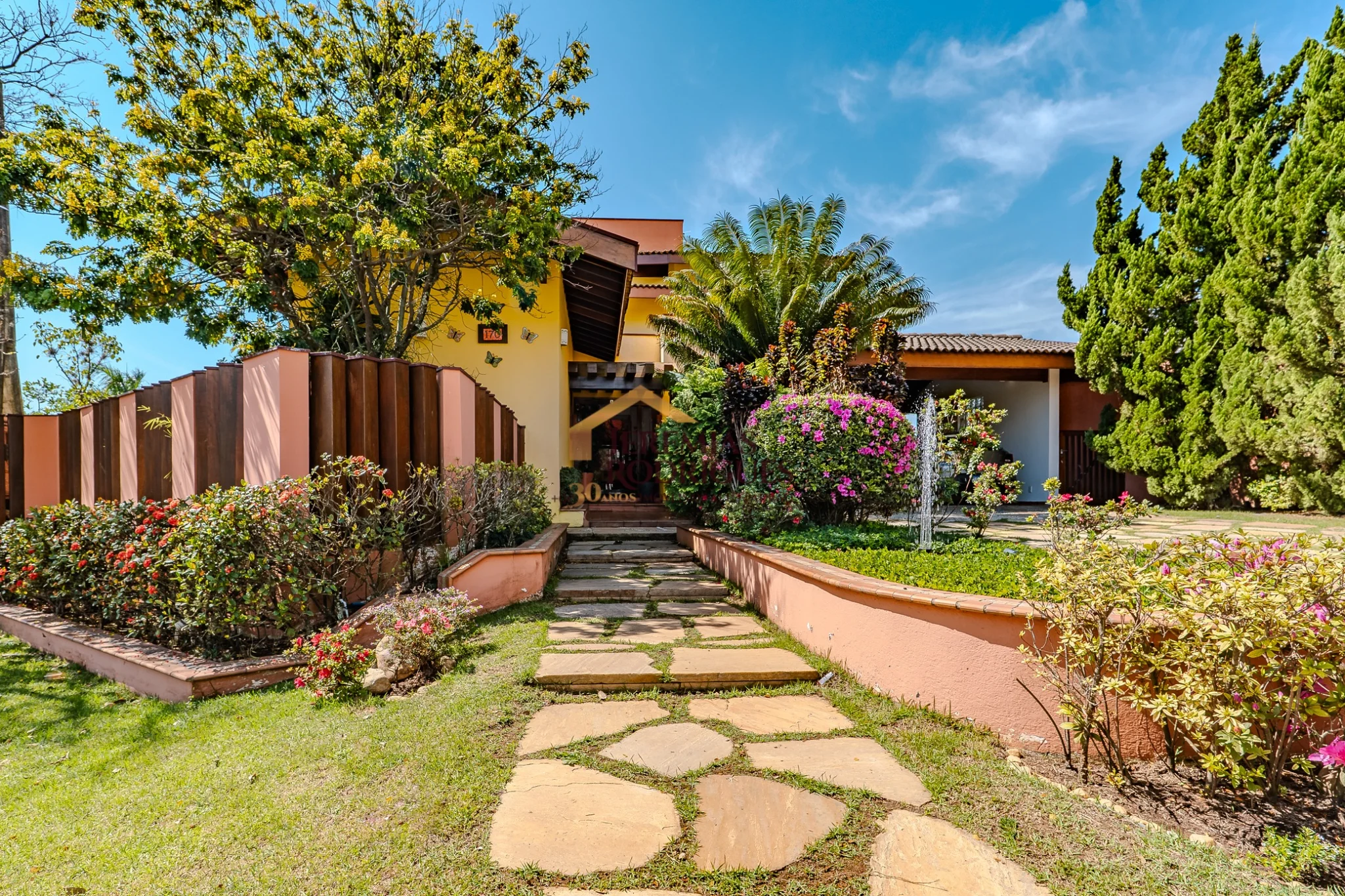 Casa à venda no Condomínio Colonial Village I em Pindamonhangaba/SP.