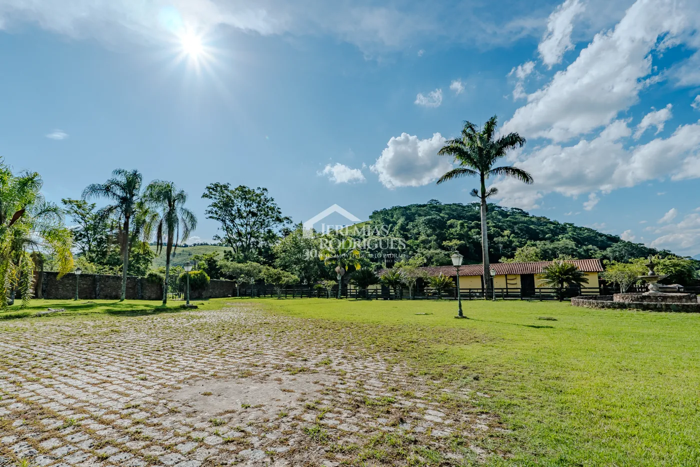 Fazenda à venda com 919,6 hectares em Cachoeira Paulista/SP.
