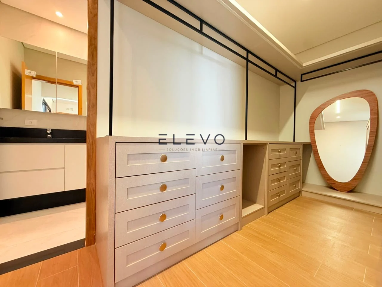 Casa Alto Padrão à Venda no Jardim Itália | 3 Suítes, Piscina Aquecida e Móveis Planejados