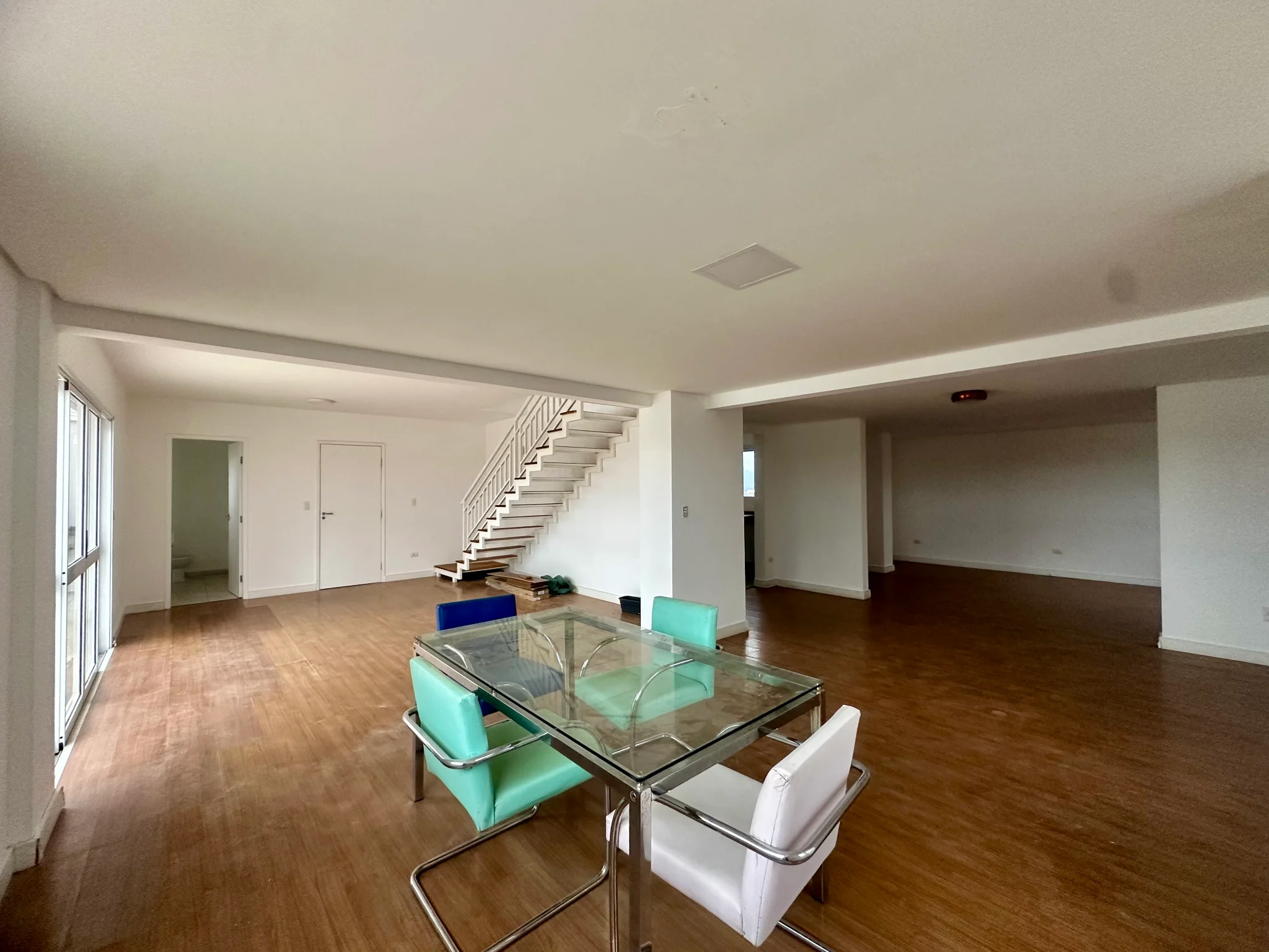 Cobertura duplex para locação no Edifício Placere em Taubaté/SP.