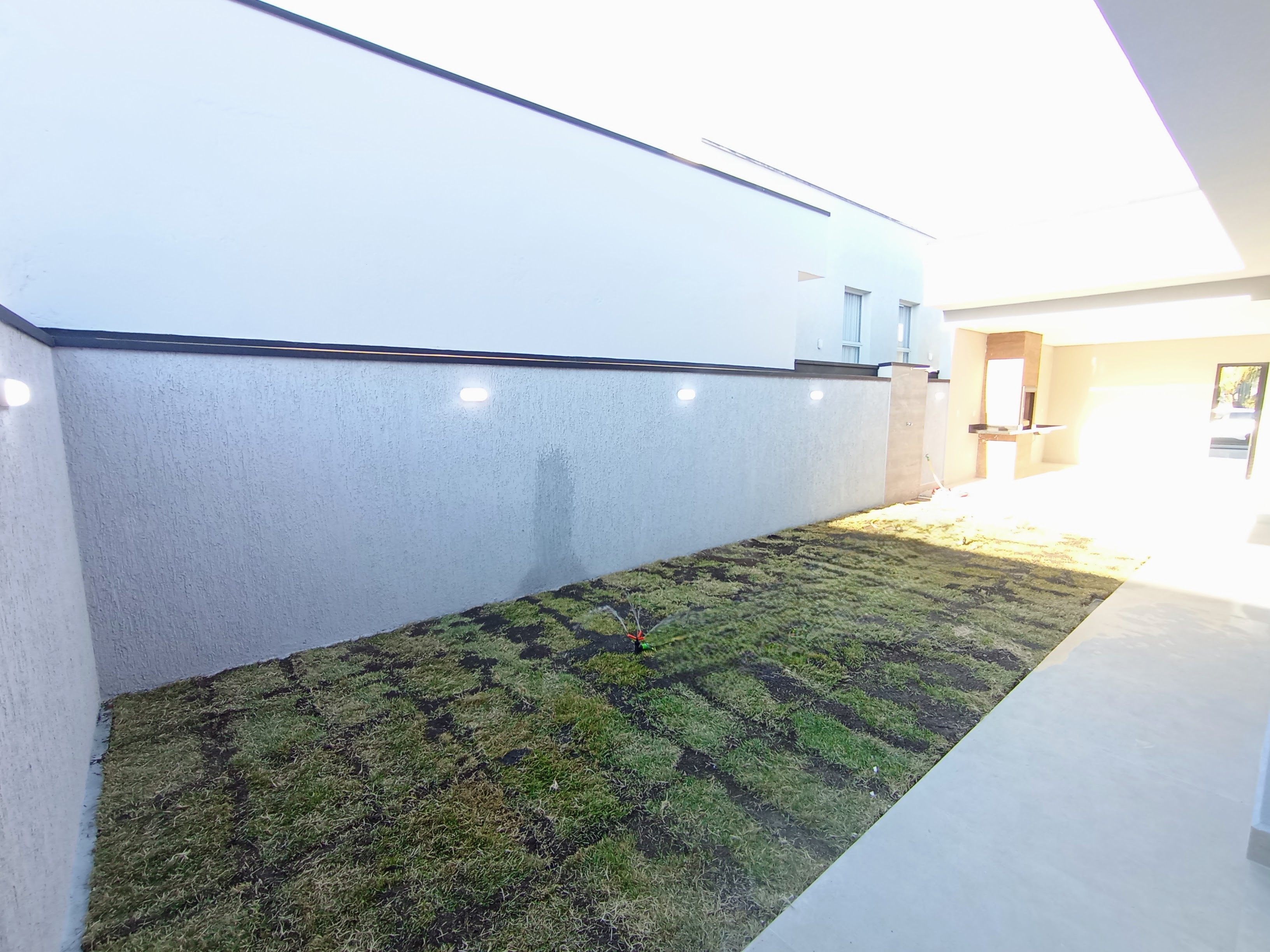 Casa à venda com 3 dormitórios no Condomínio Ouro Ville em Taubaté/SP.