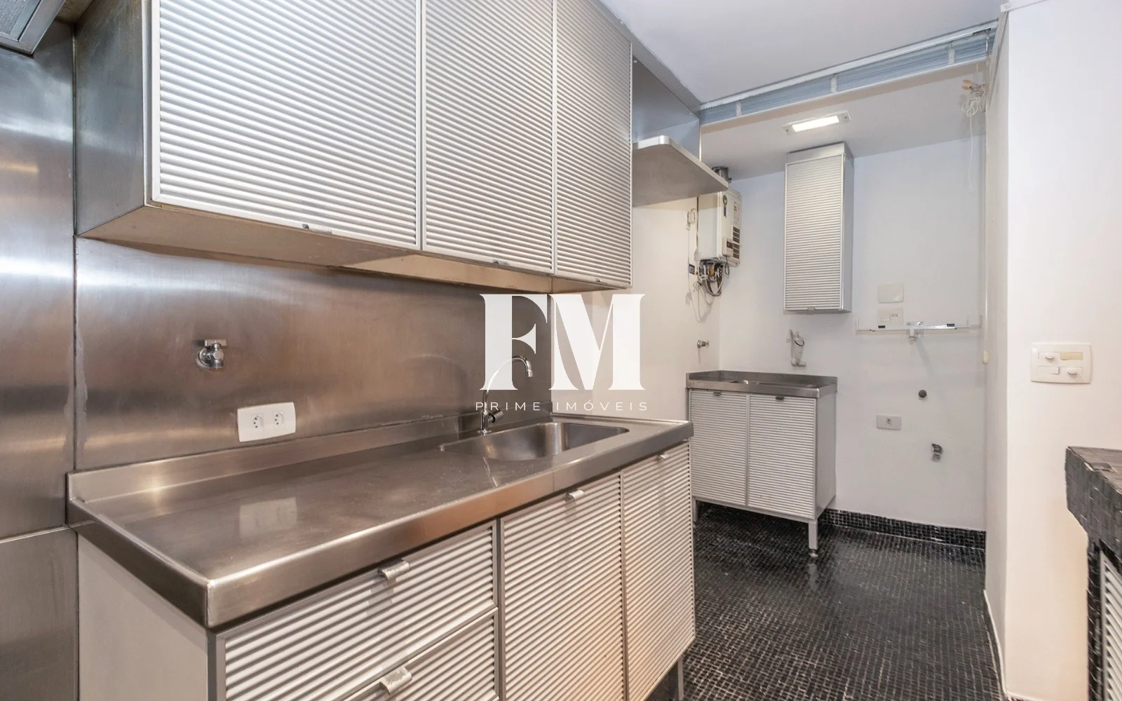 Leblon | Rua Aperana | 2 Quartos (1 Suíte) | 79m² com Varanda e Vaga a Poucos Metros da Praia - foto 33