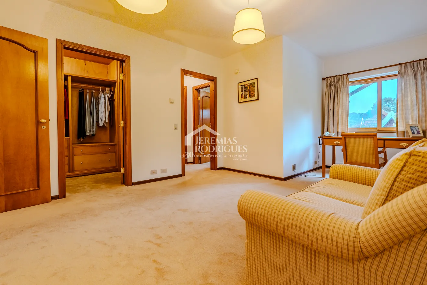 Casa com 4 suítes, 670 m² - Alto do Capivari - Campos do Jordão/SP.