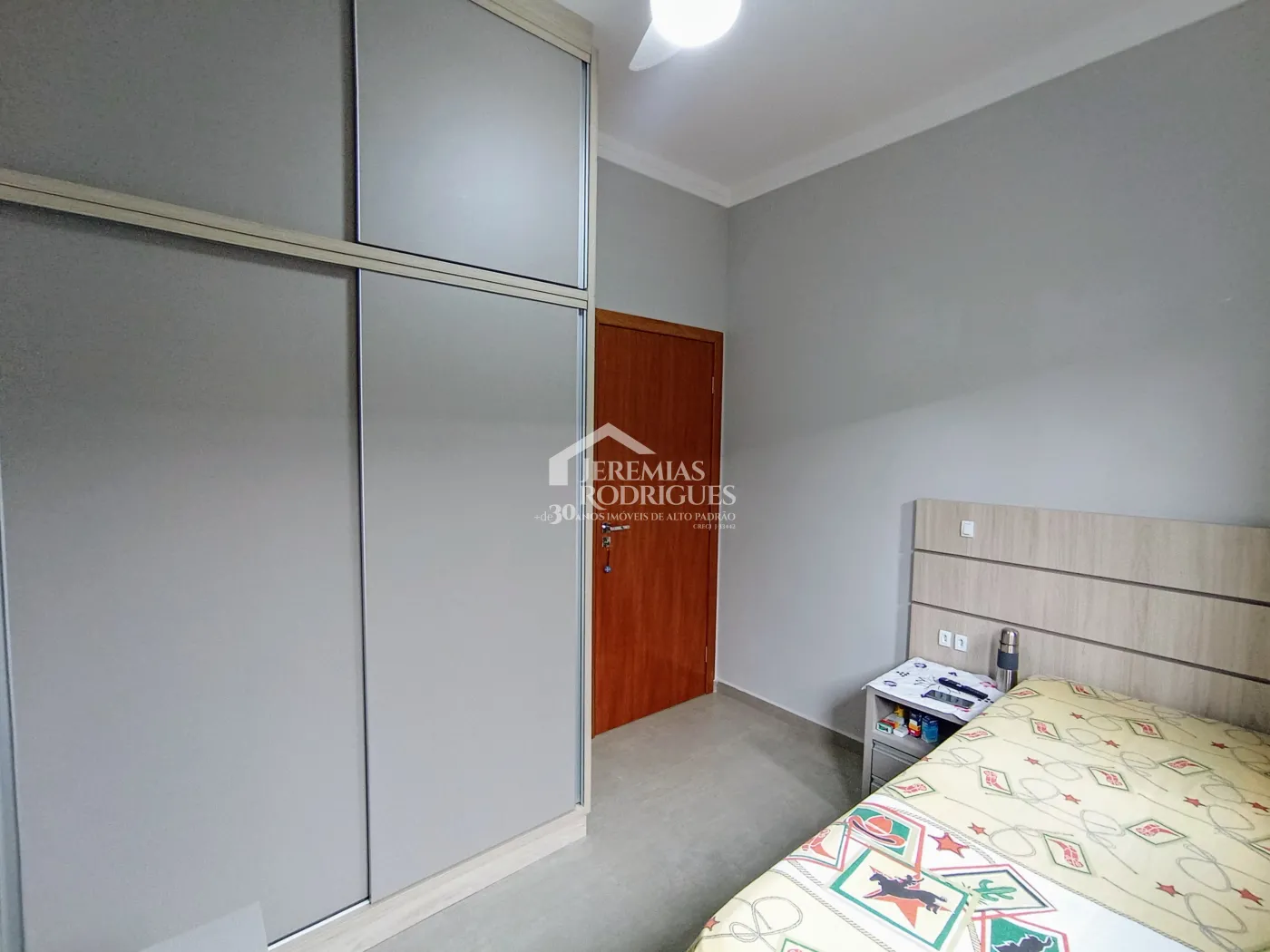 Casa à venda com 3 dormitórios no Condomínio Morada do Visconde em Tremembé/SP.