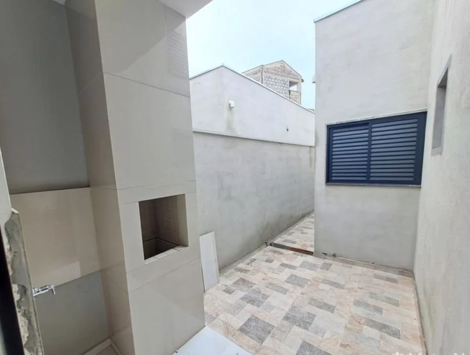 Casa nova e moderna à venda na Vila Prado – 2 quartos, suíte, área gourmet | Pindamonhangaba/SP