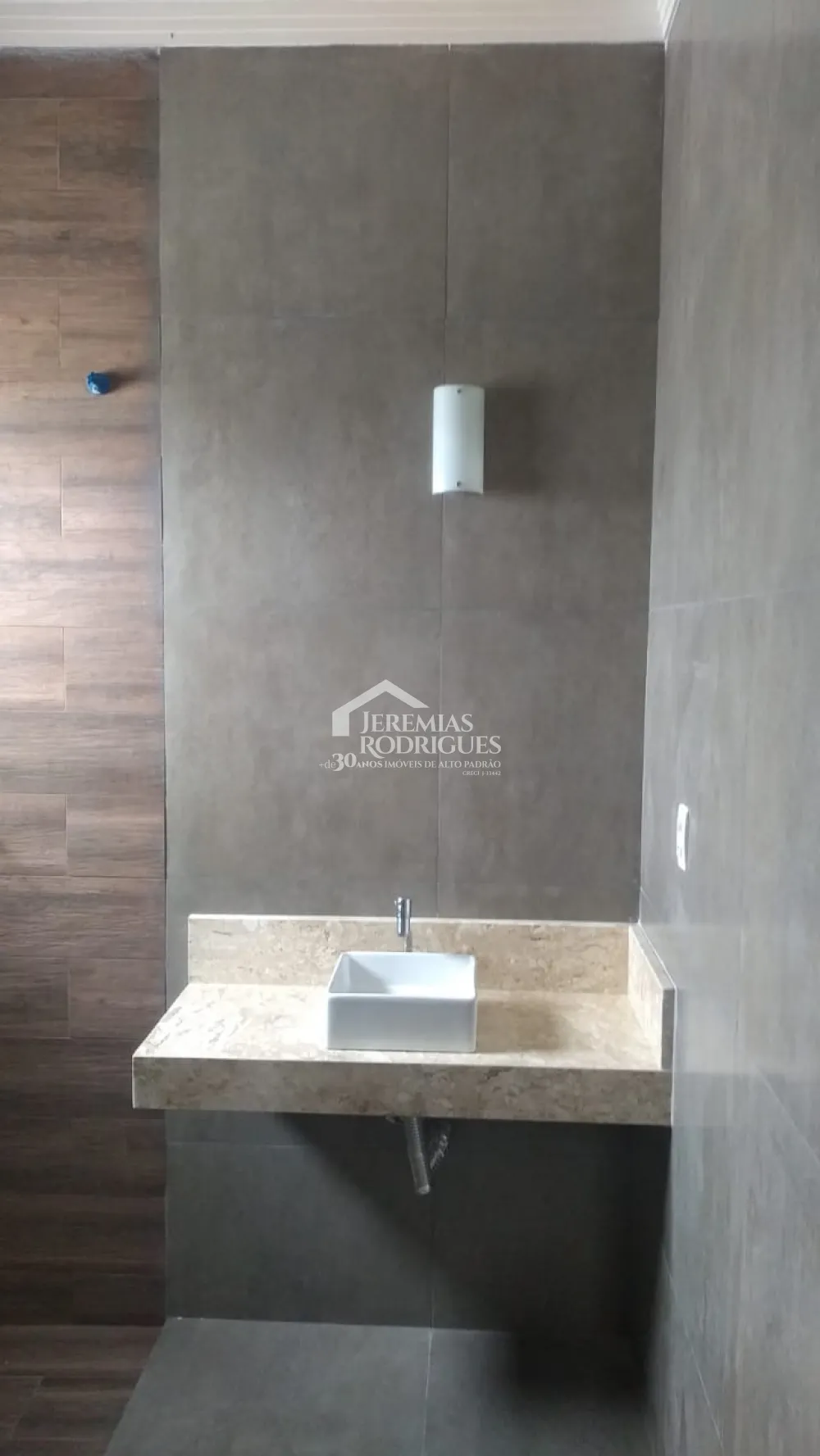 Casa à venda com 3 suítes - Condomínio Pérola do Vale - Tremembé/SP.