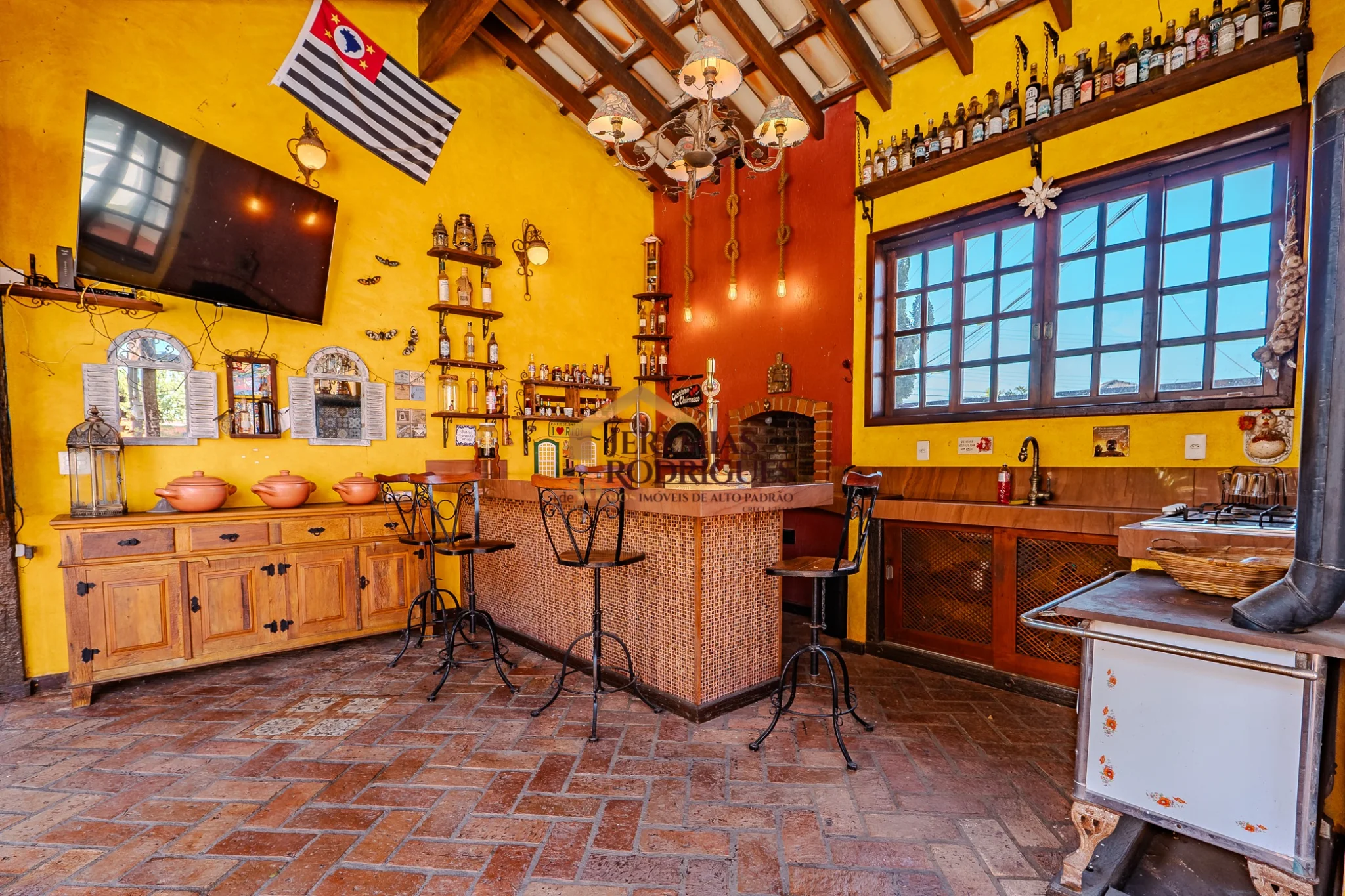 Casa à venda no Condomínio Colonial Village I em Pindamonhangaba/SP.