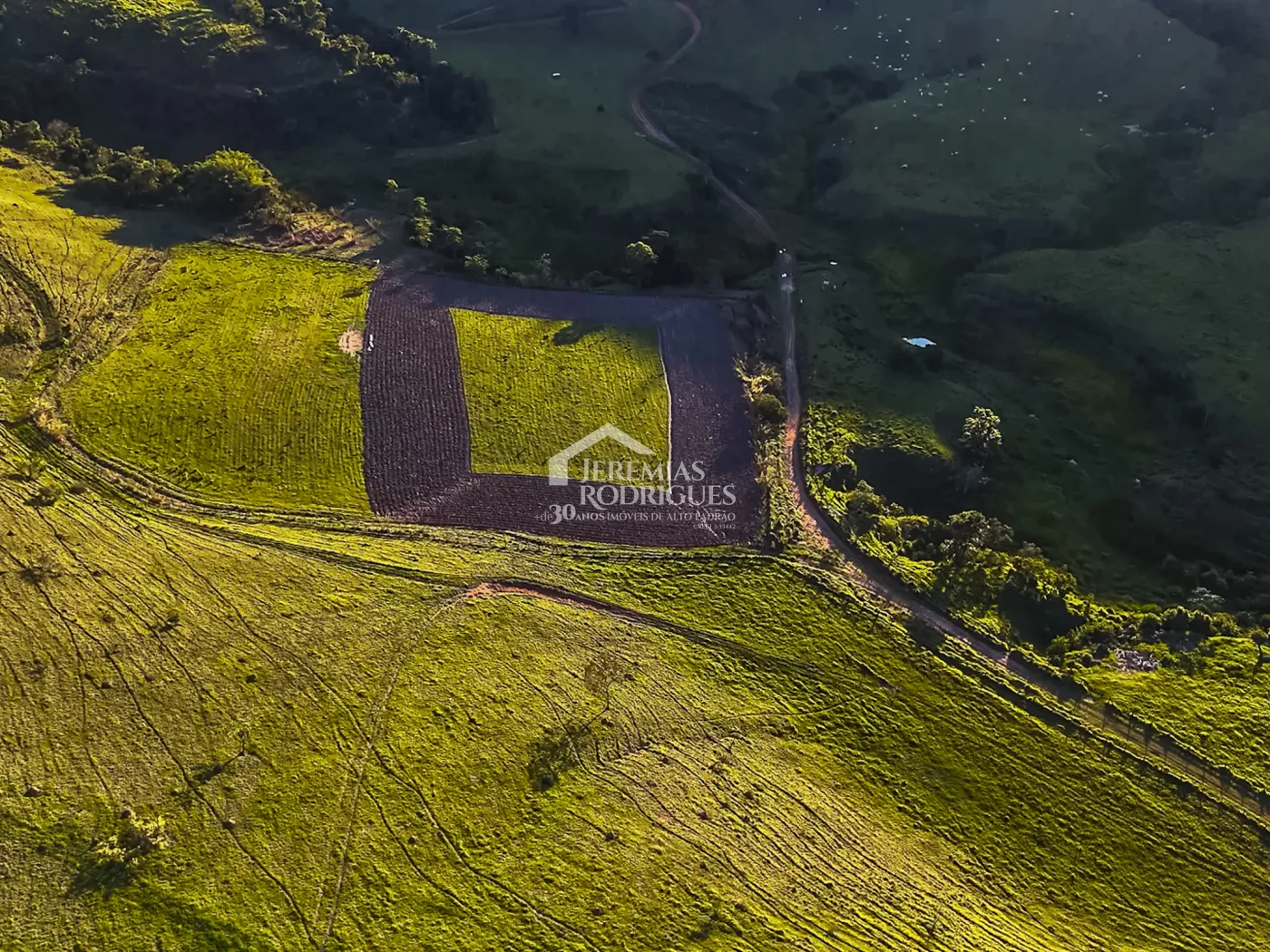 Fazenda à venda com 919,6 hectares em Cachoeira Paulista/SP.