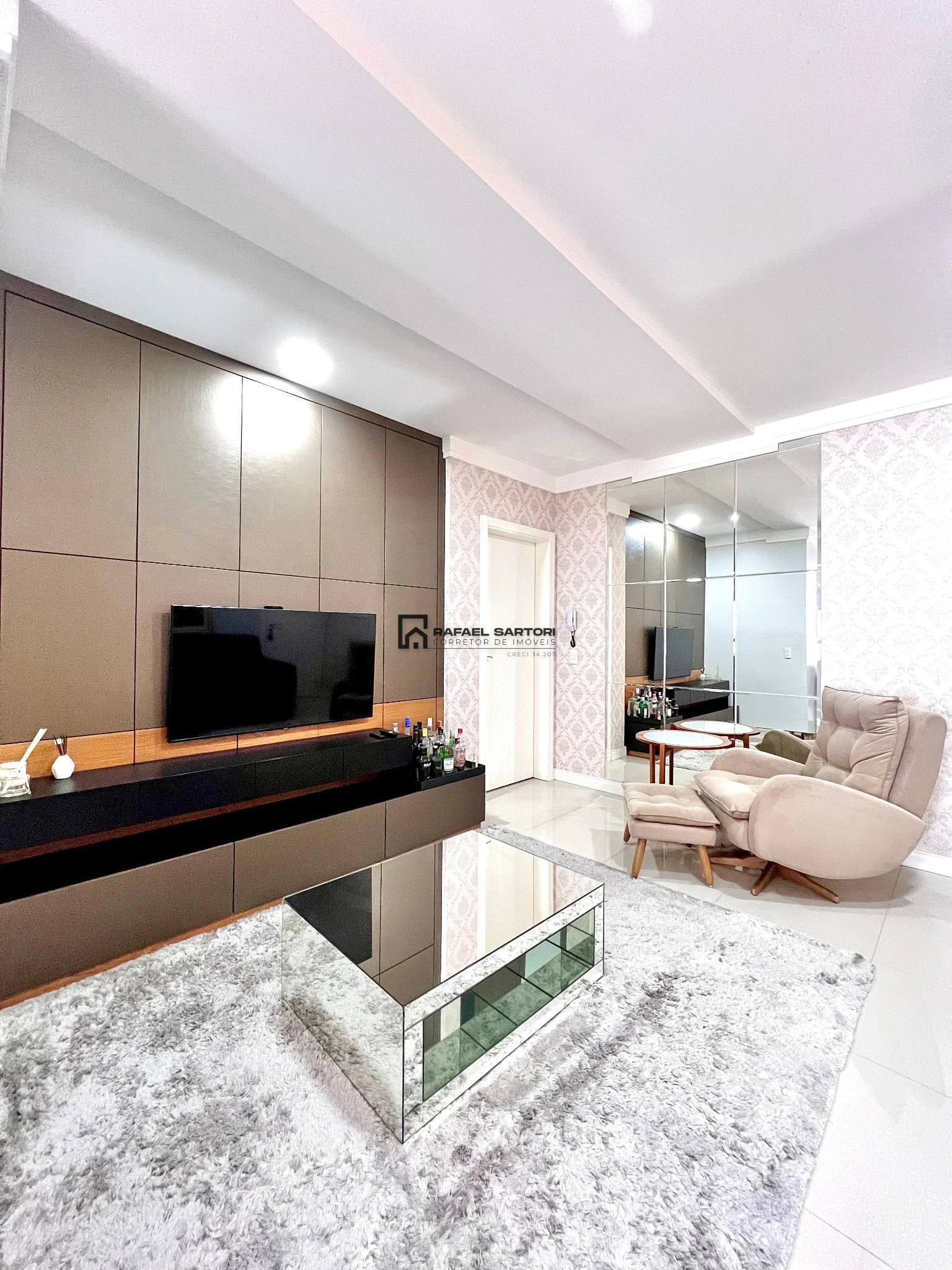 APARTAMENTO COM DECK PRIVATIVO