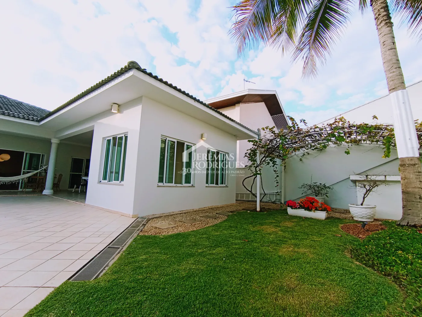 Casa à venda com 4 dormitórios no Condomínio Taubaté Village em Taubaté/SP.