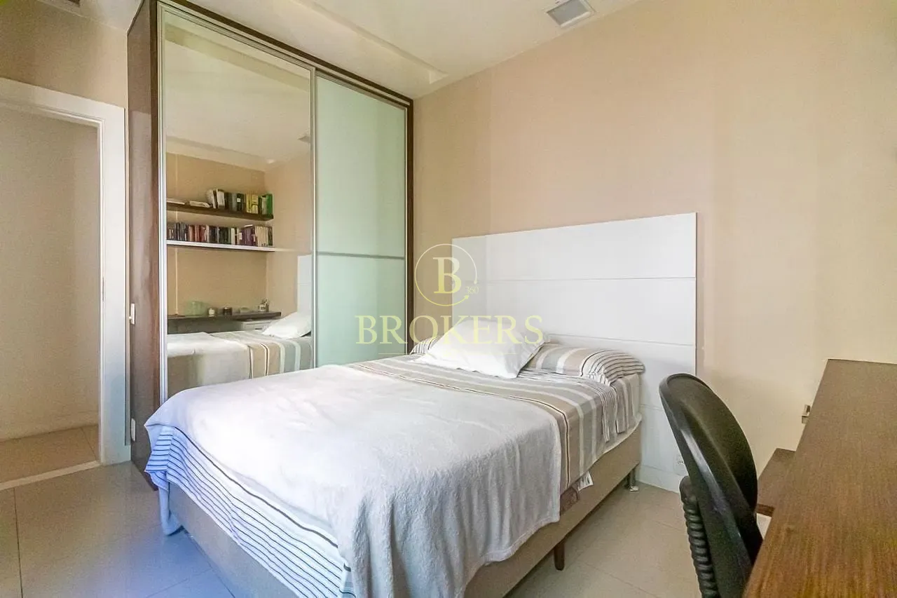 Apartamento à venda, Rua Miguel Lemos - Copacabana. Duplex modernizado, 3 quartos, sendo 1 suíte co
