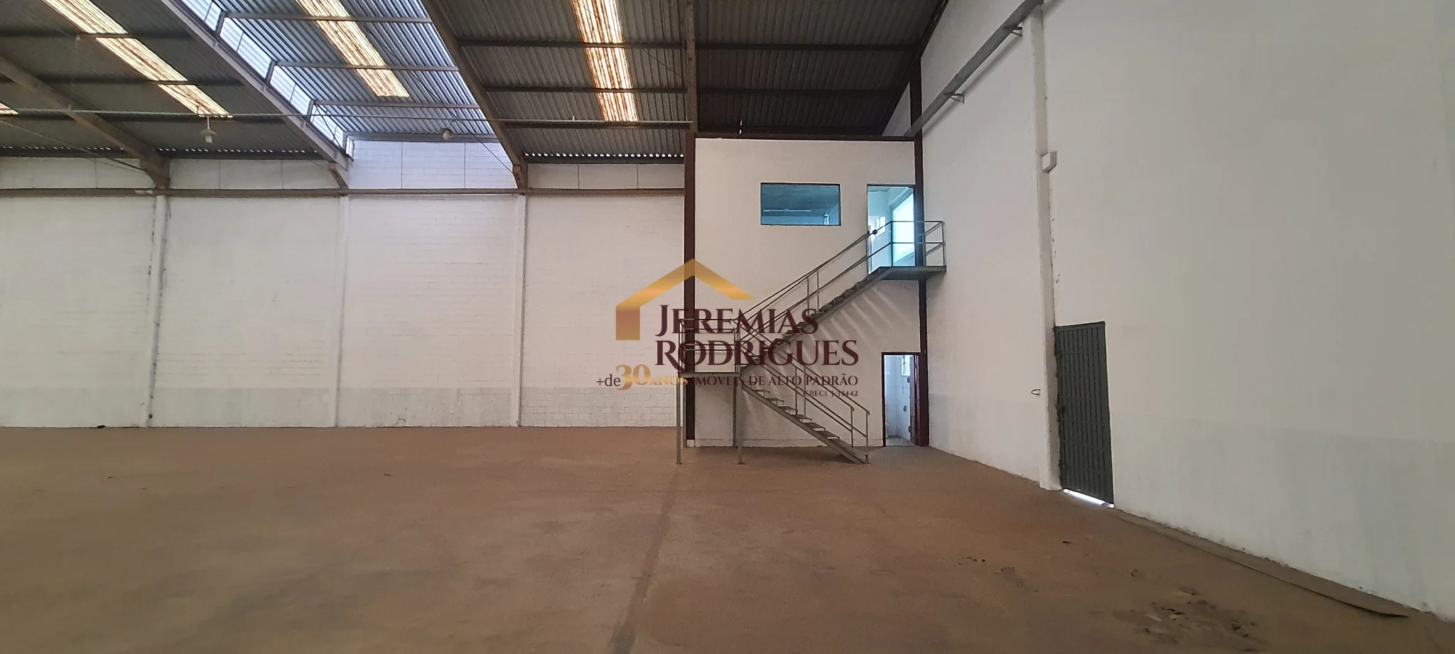 Galpão comercial para alugar em Pindamonhangaba/SP.