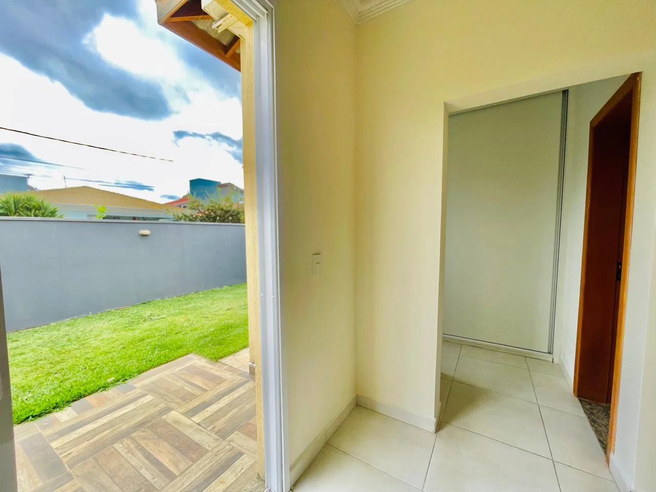 Casa para locação e venda no Condomínio Real Ville em Pindamonhangaba/SP.
