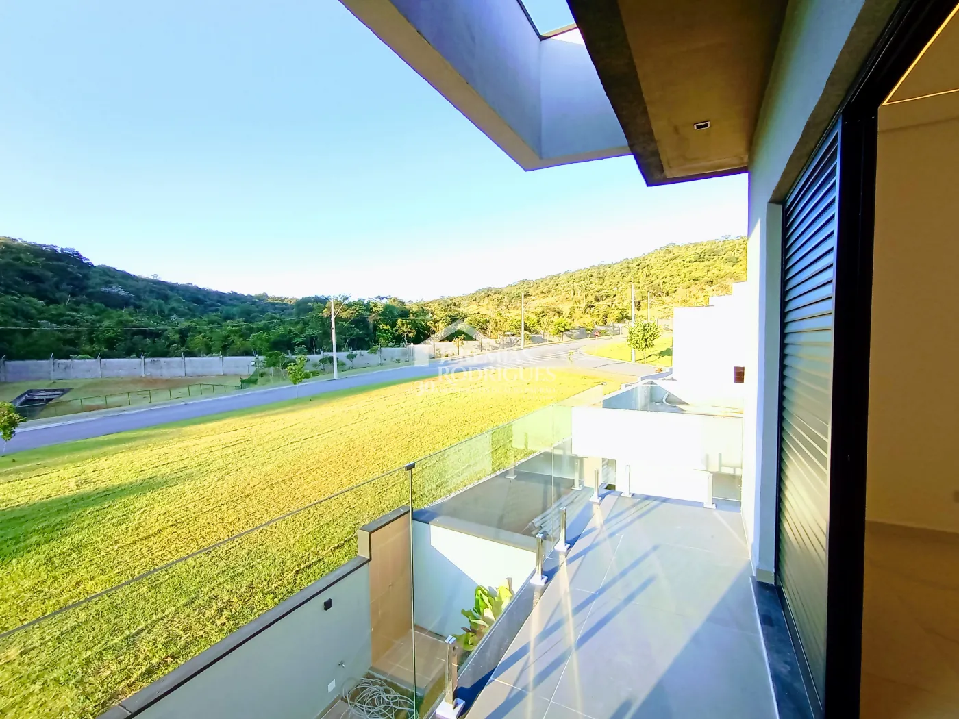 Casa assobradada à venda com 4 dormitórios no Condomínio Cyrella Landscape emTaubaté/SP.