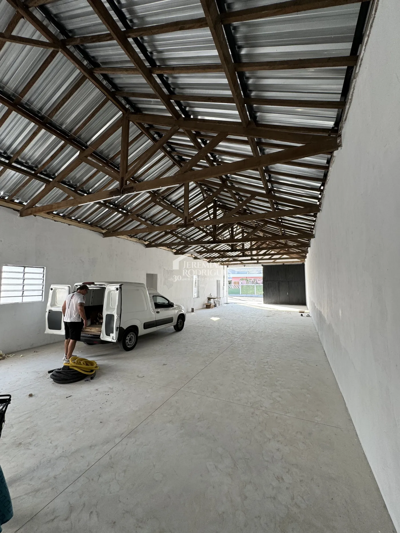 Galpão para venda e locação no bairro Crispim em Pindamonhangaba/SP.