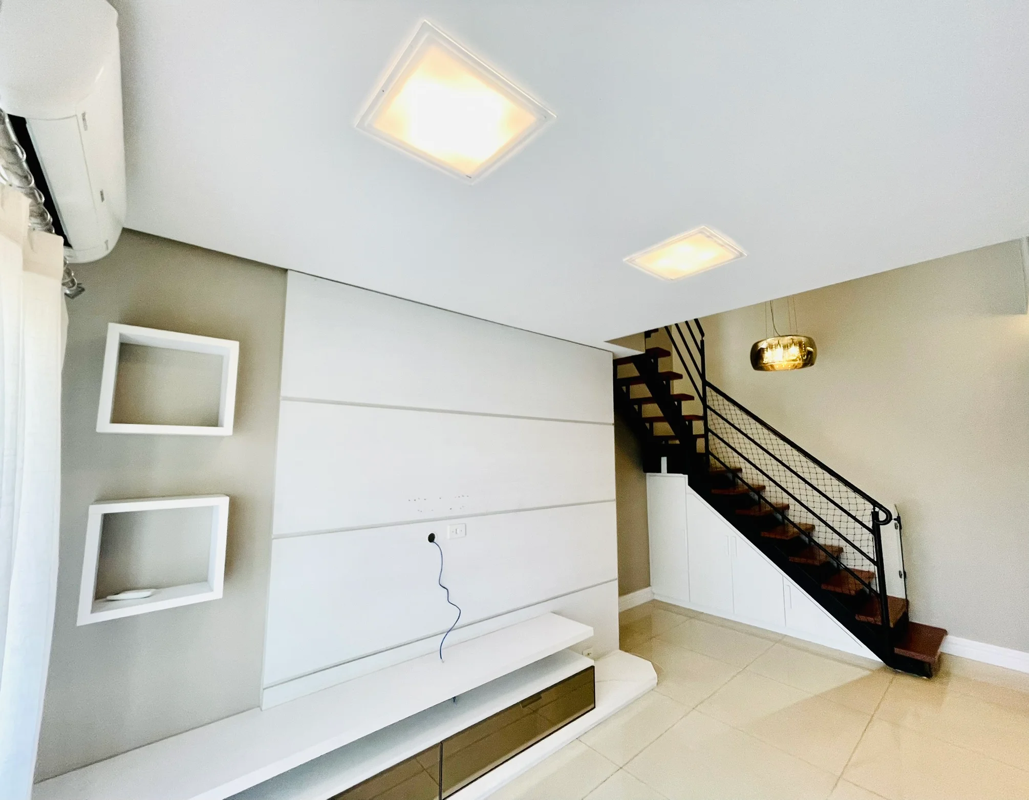 Cobertura duplex com 3 dormitórios no Condomínio Monte Castelo em  Taubaté/SP. 