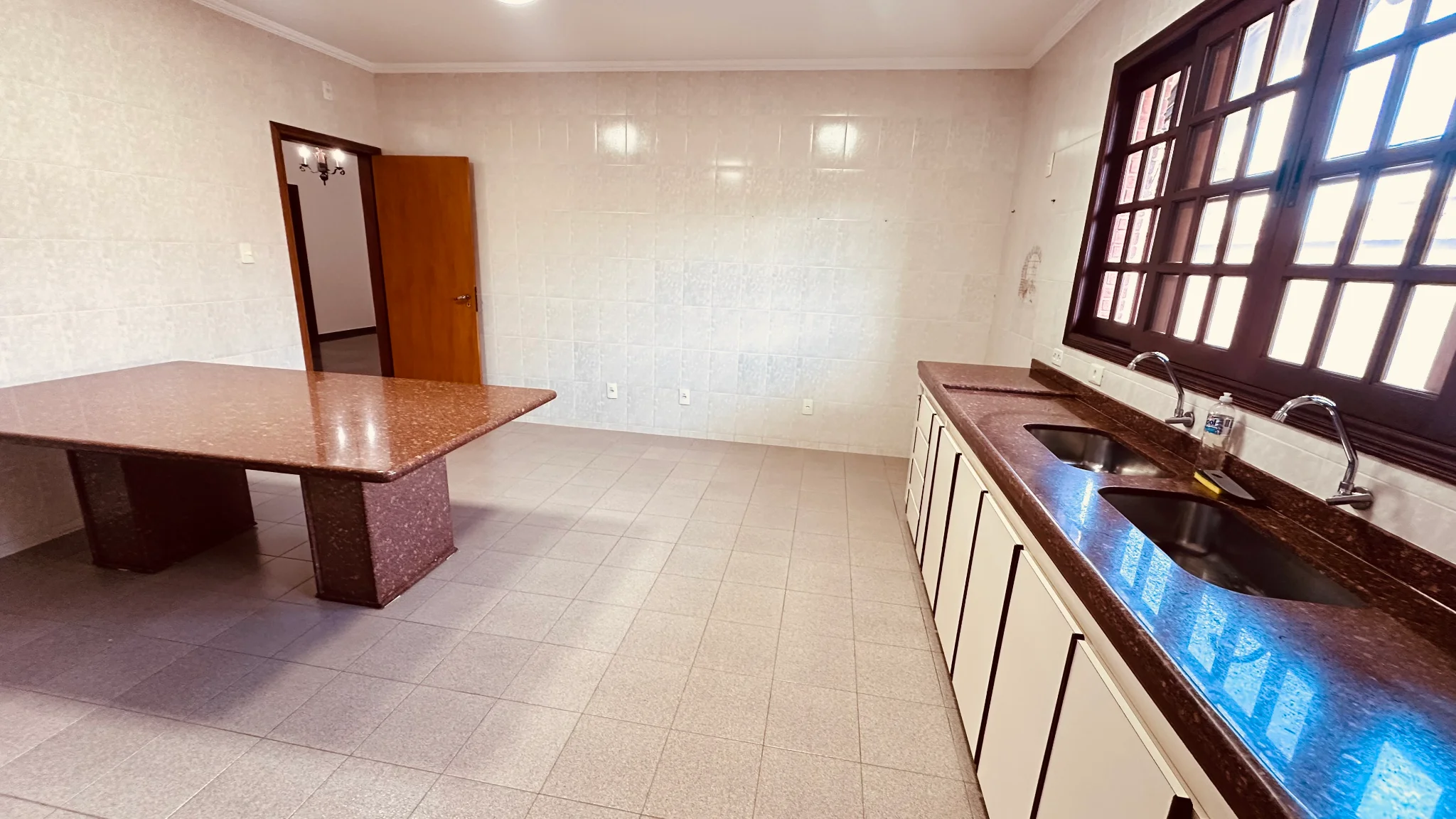 Casa com 6 dormitórios para locação no Condomínio Village Paineiras em Pindamonhangaba/SP