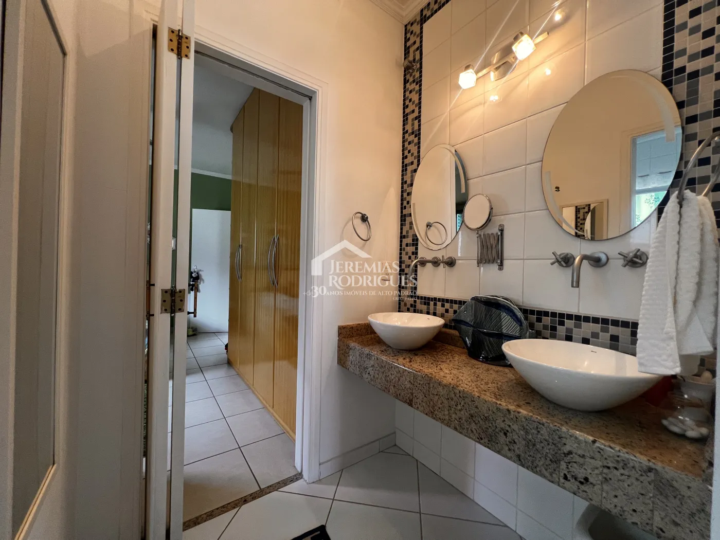 Casa com 4 dormitórios, 305 m² - Condomínio Taubaté Village - Taubaté/SP.