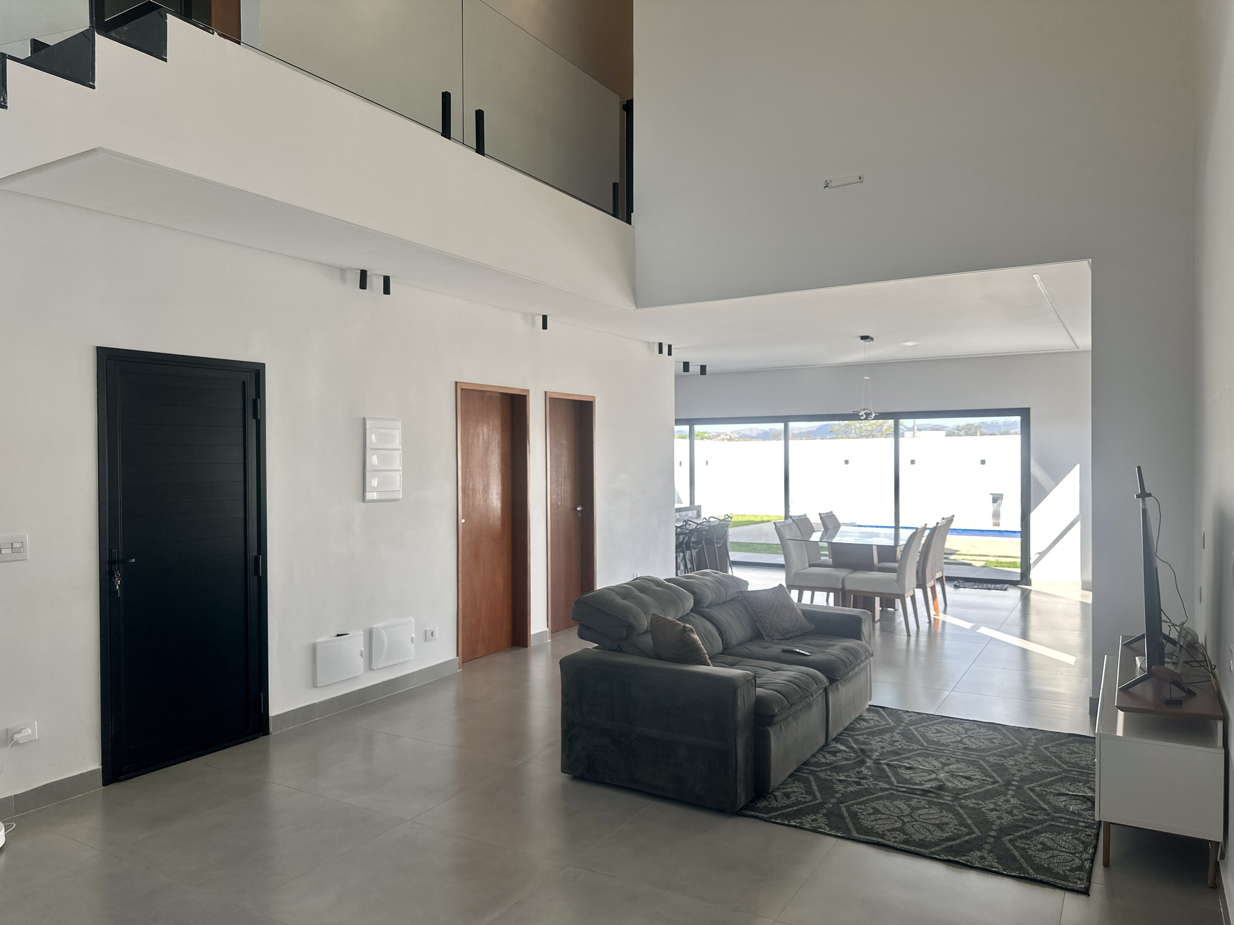 Casa à venda com 4 dormitórios no Condomínio Bella Vitta em Caçapava/SP.