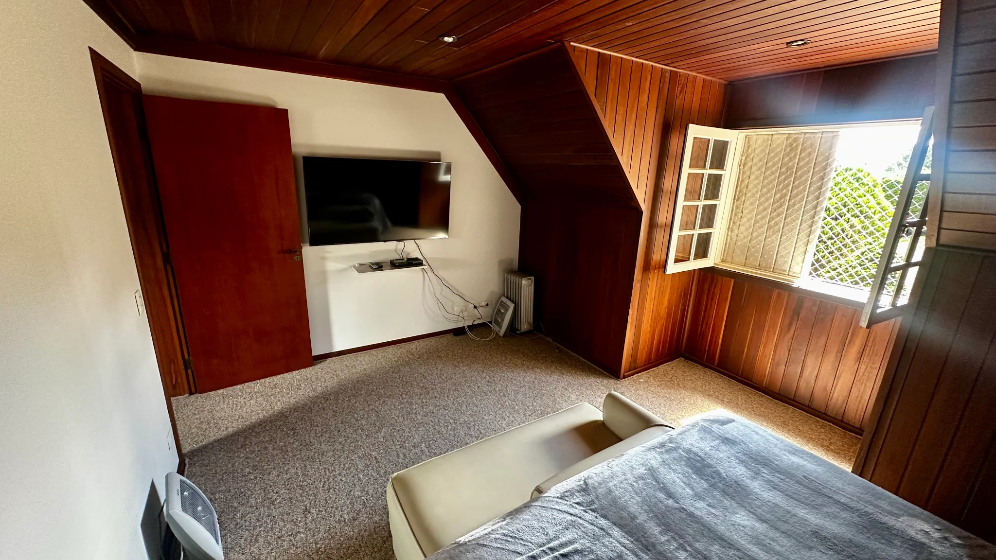 Casa para locação com 4 dormitórios no Condomínio SABAC em Campos do Jordão/SP. 