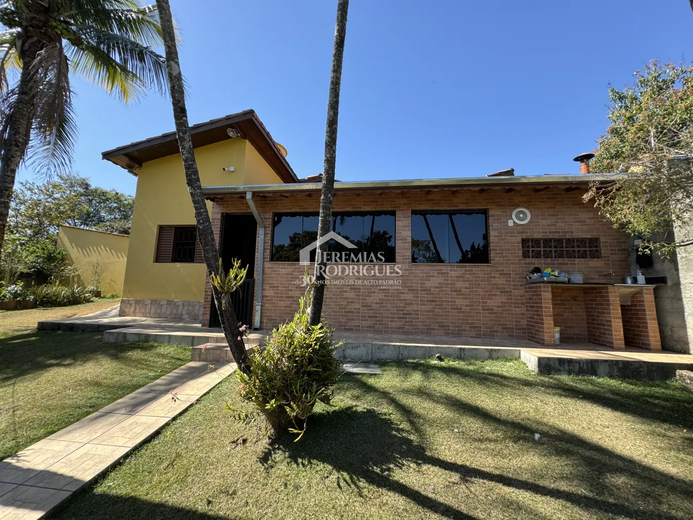 Chácara com 290 m² - bairro Lago Azul - Pindamonhangaba/SP.