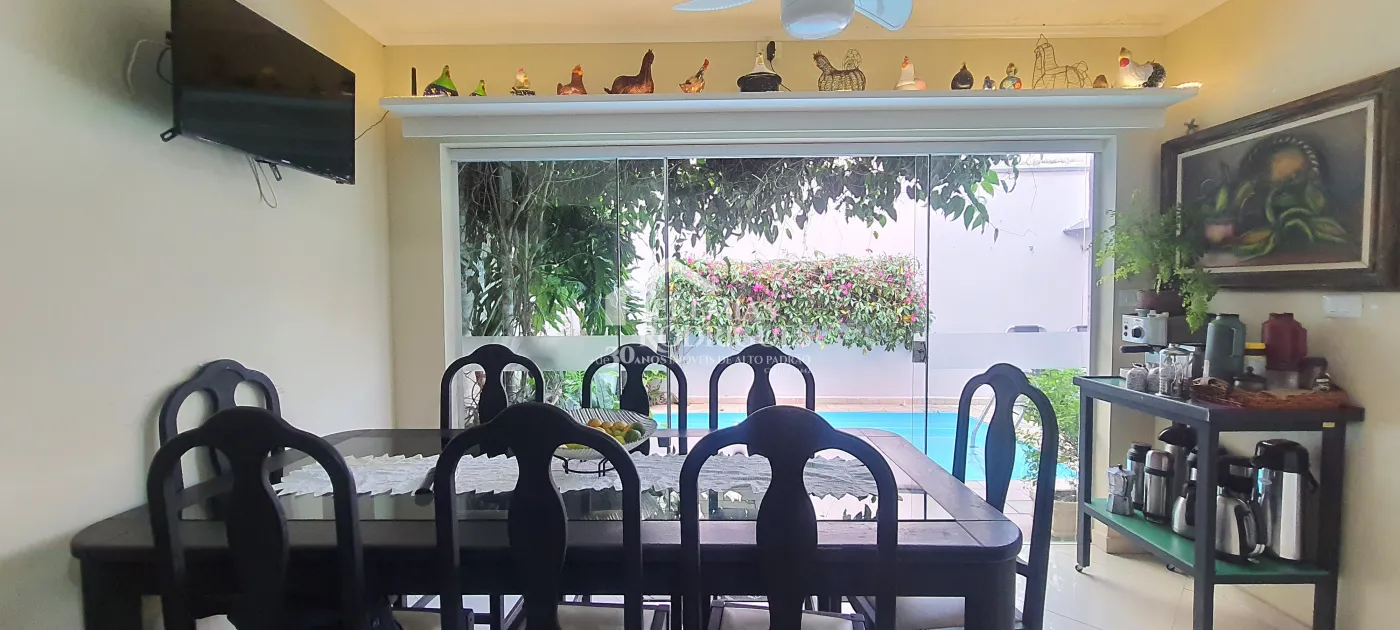 Casa para locação com 5 dormitórios no Centro em Taubaté/SP.