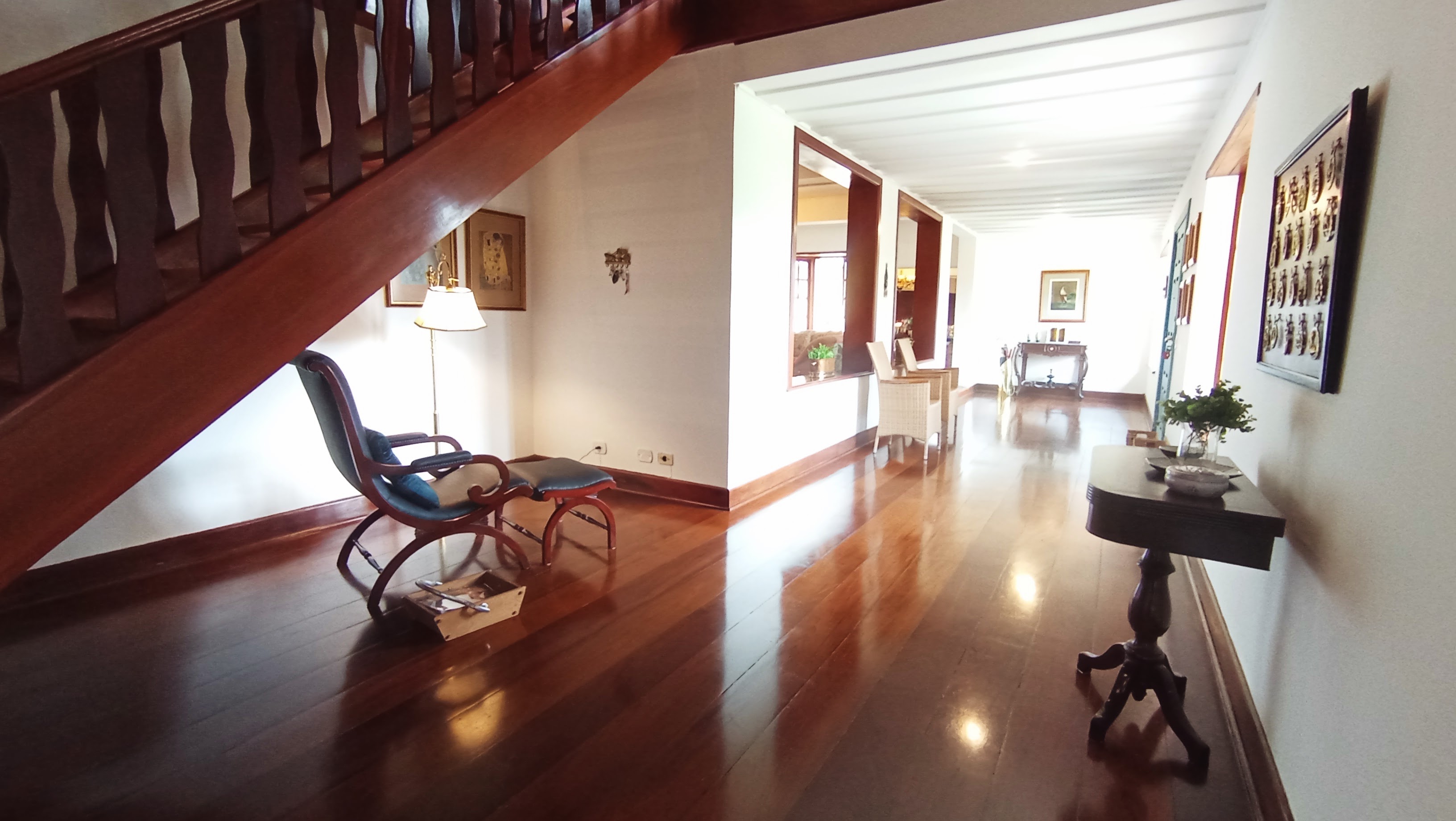 Casa à venda com 5 dormitórios no Capivari em Campos do Jordão/SP.