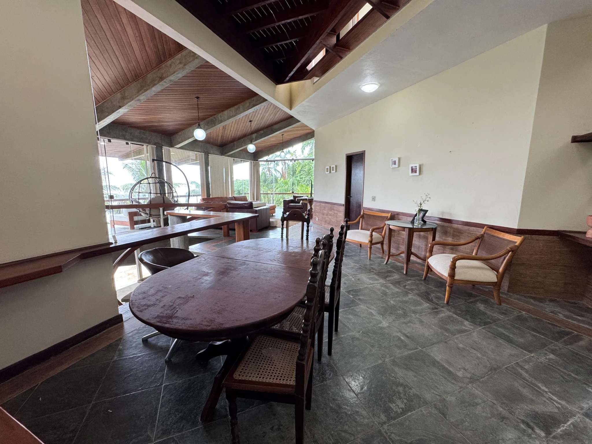 Casa à venda com 5 dormitórios no Condomínio Ponta das Toninhas em Ubatuba/SP. 