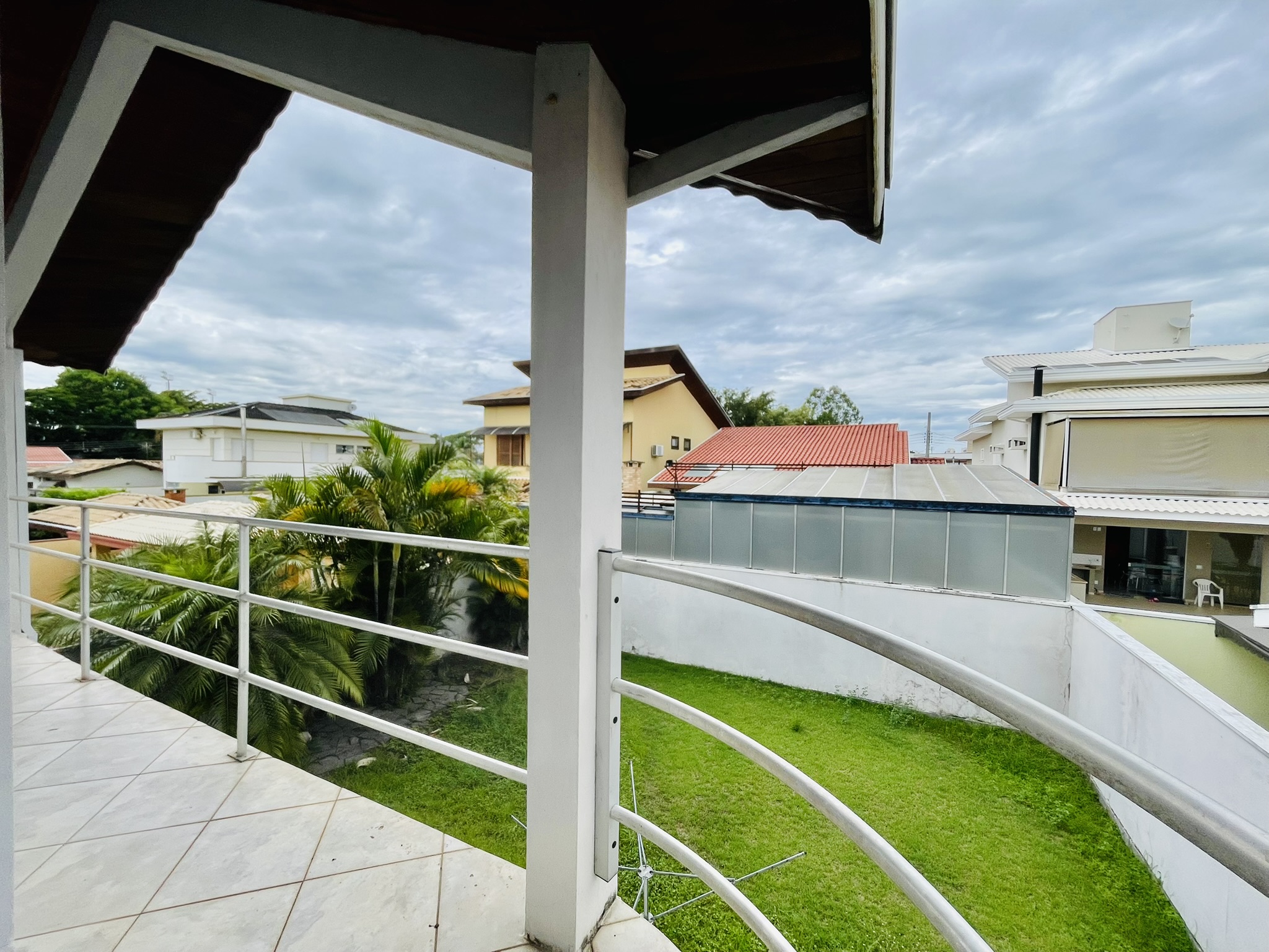 Casa à venda com 4 dormitórios no Condomínio Jardim das Hortênsias em Taubaté/SP.