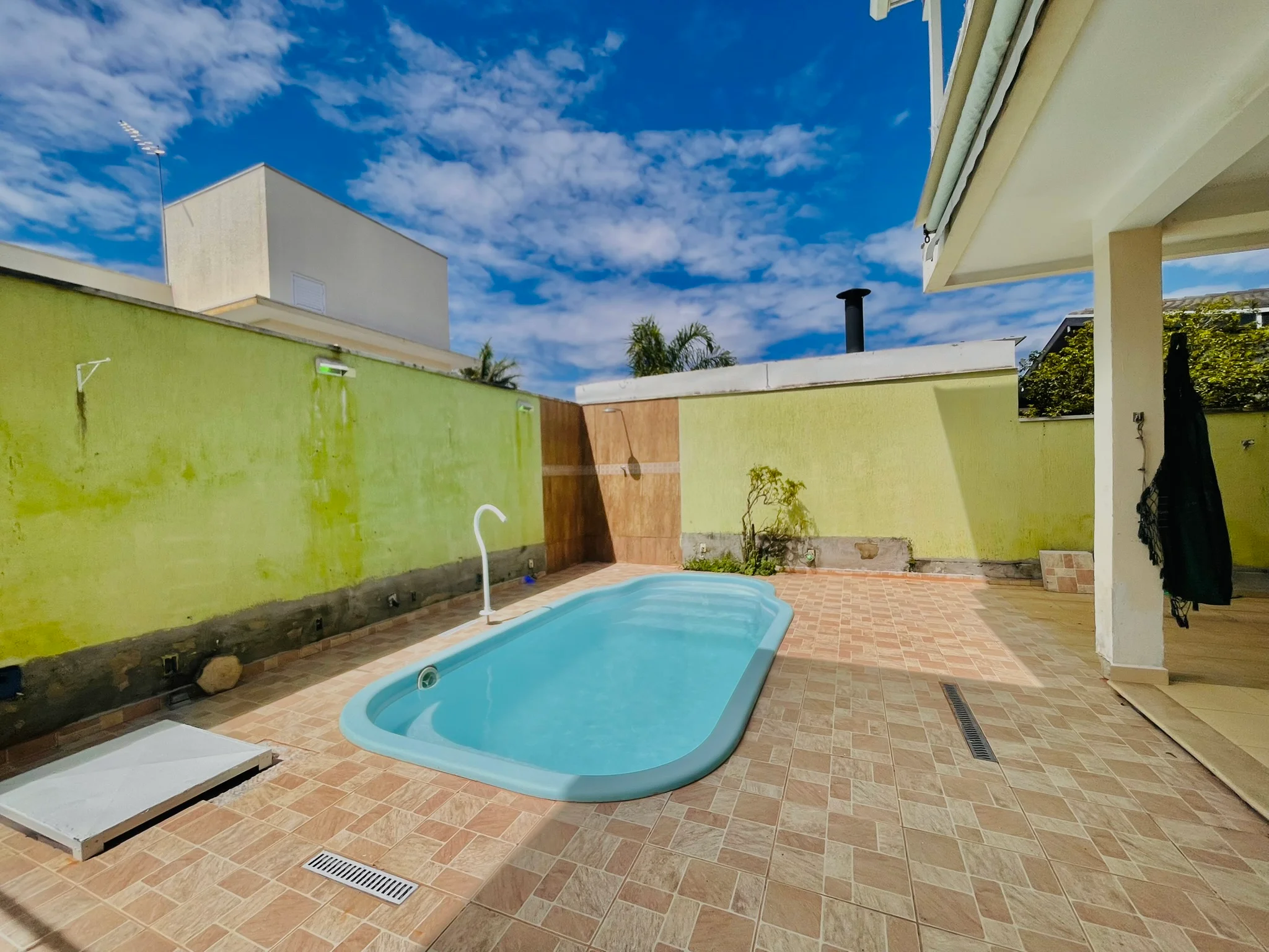 Casa à venda com 4 dormitórios no Condomínio Real Ville em Pindamonhangaba/SP. 