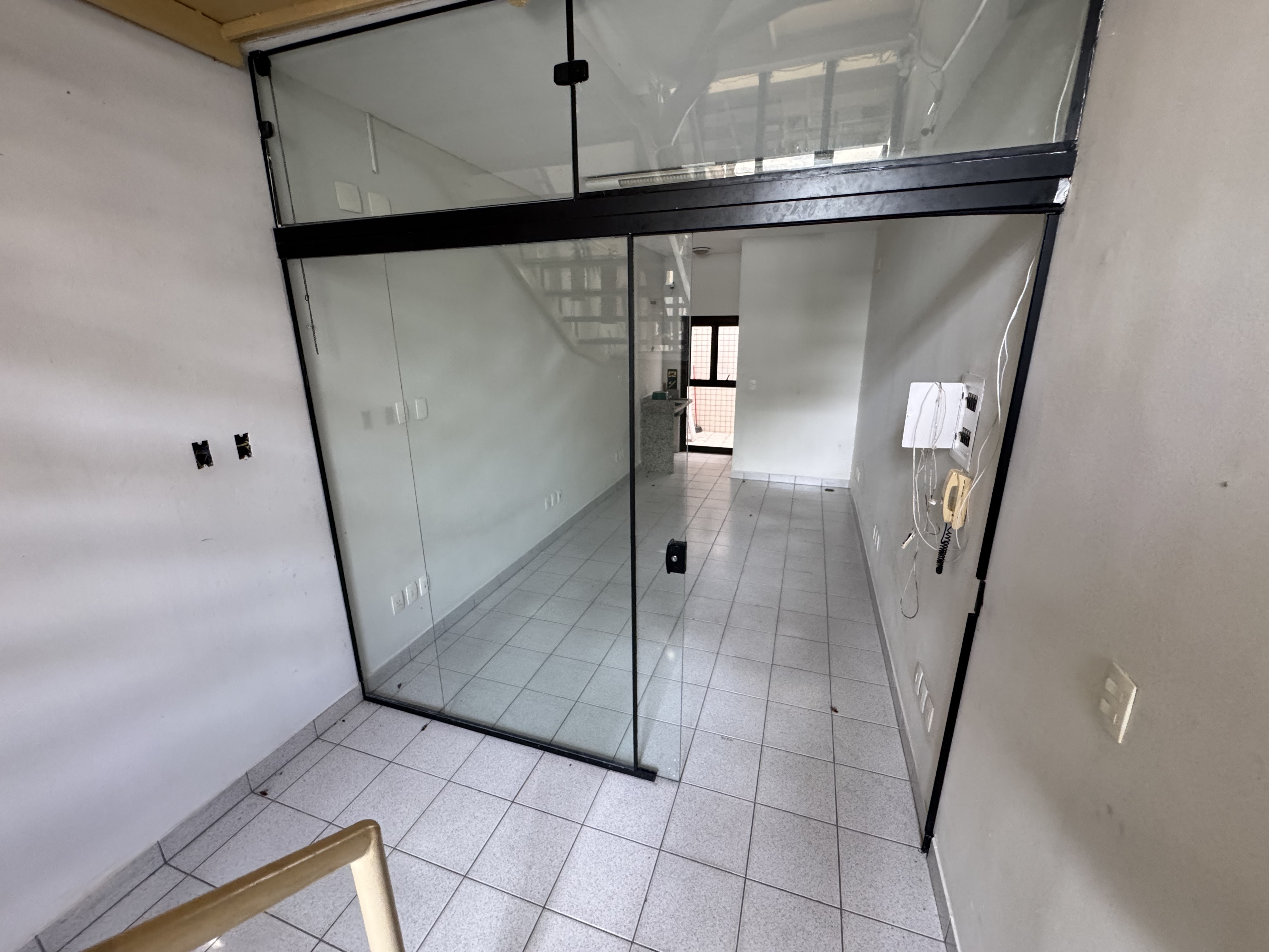 Prédio comercial para venda e locação no Centro em Pindamonhangaba/SP. 