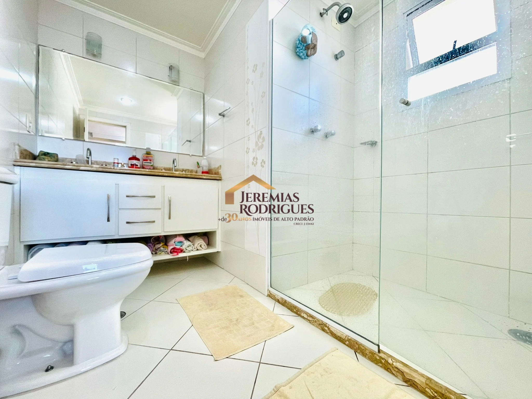 Apartamento à venda no Edifício Sauípe em Taubaté/SP.