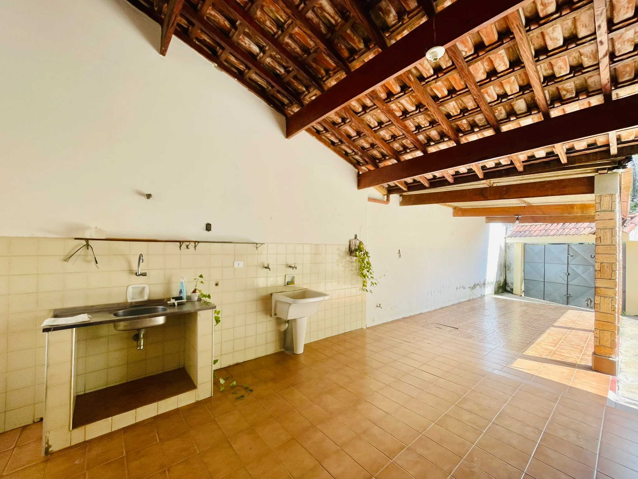 Casa para venda e locação no bairro Jardim das Nações em Taubaté/SP. 