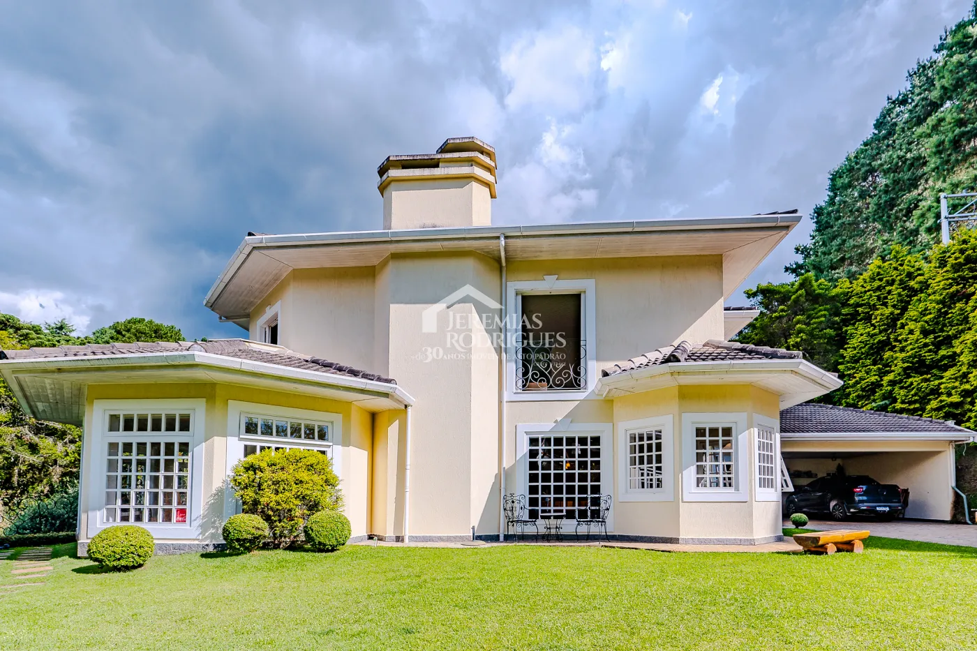 Casa com 6 suítes, 700 m² - Condomínio Vila Simonsen - Campos do Jordão/SP.