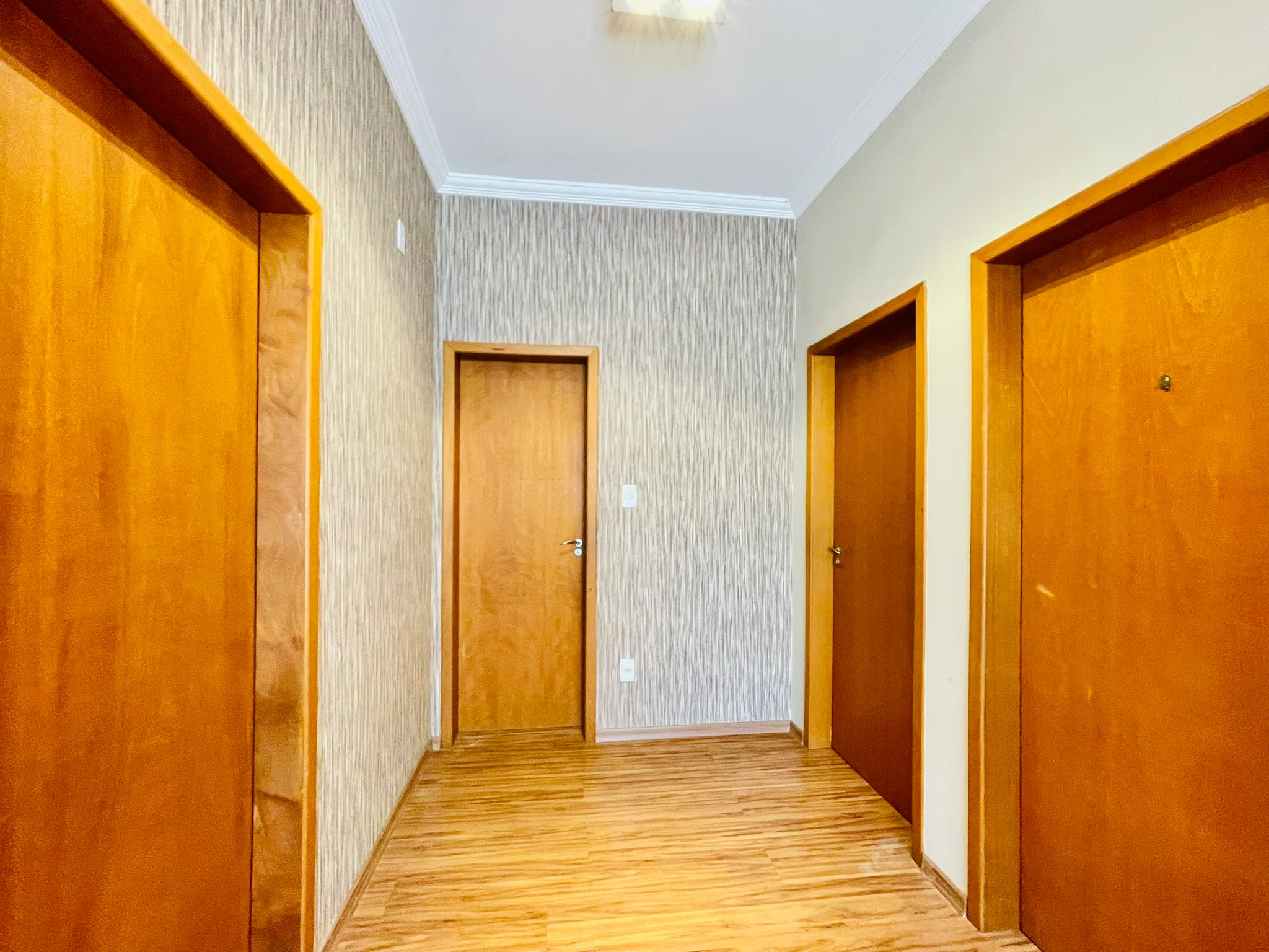 Casa à venda com 3 dormitórios no Condomínio Parque das Araucárias em Tremembé/SP. 