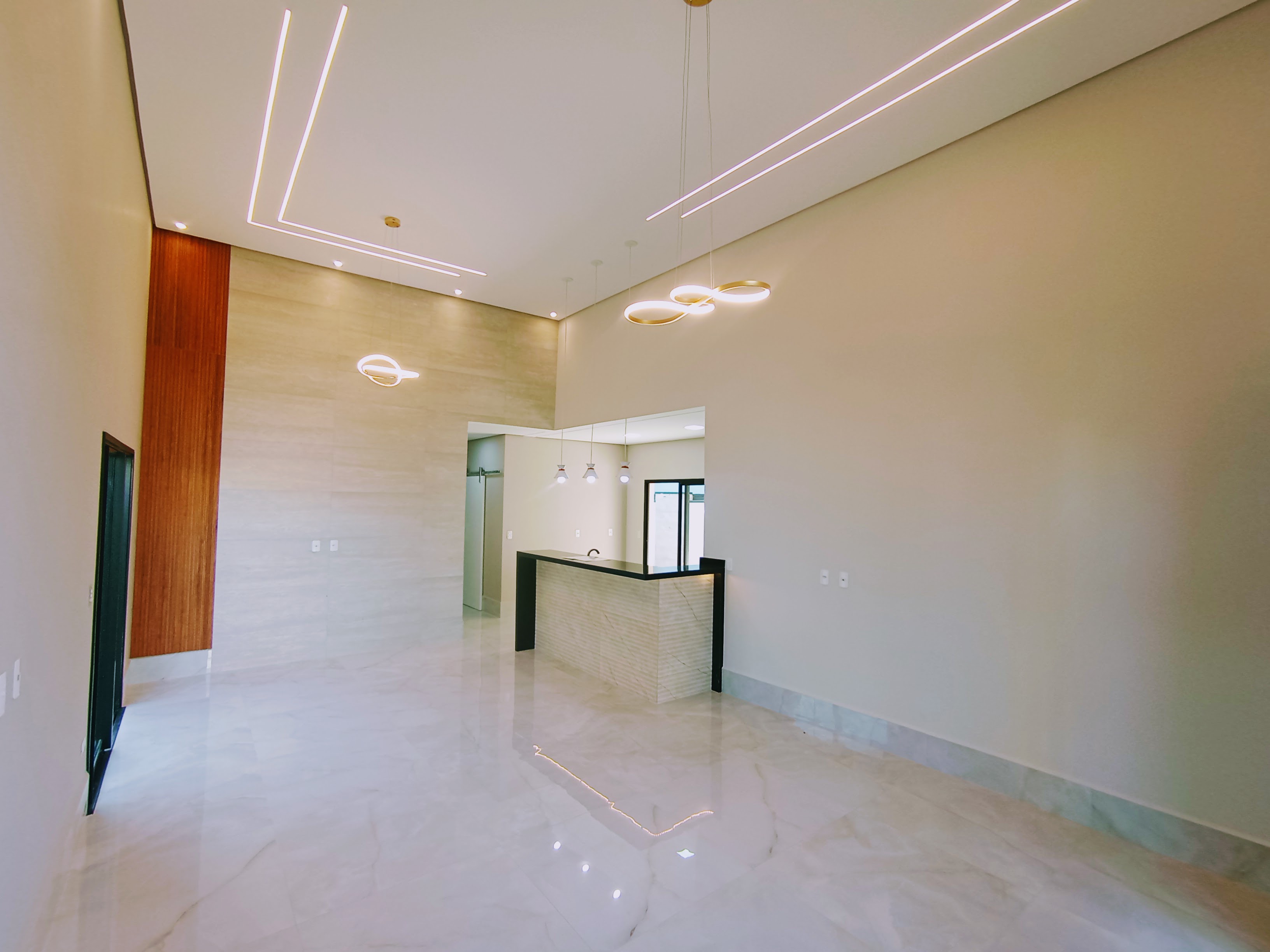 Casa à venda com 3 dormitórios no Condomínio Ouro Ville em Taubaté/SP.