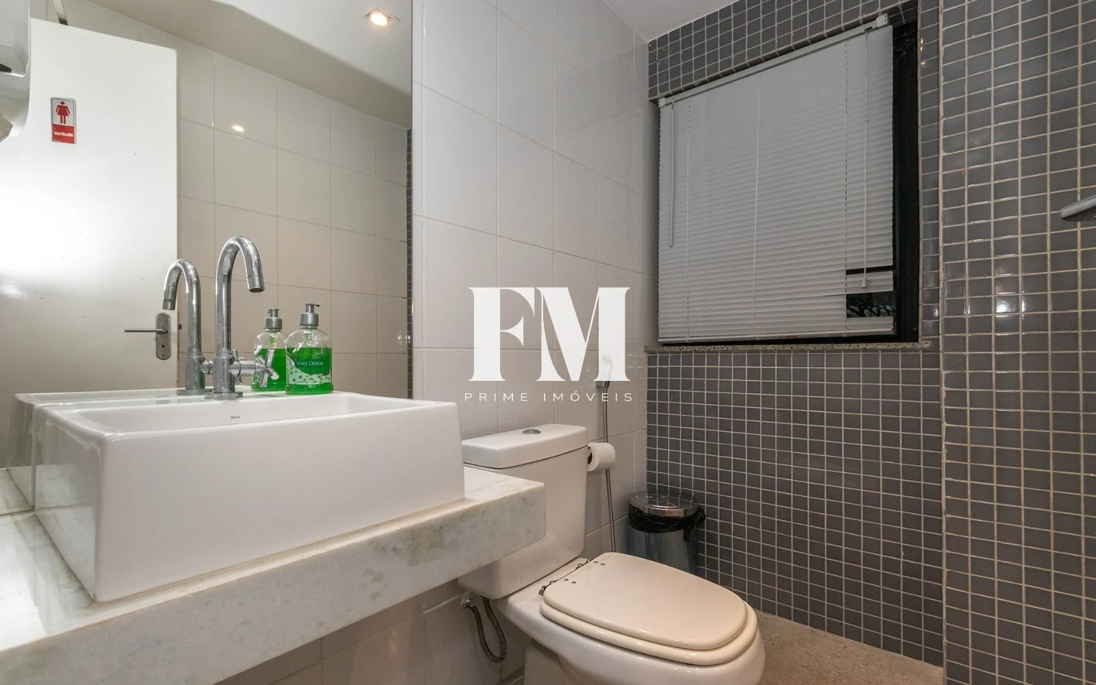 Leblon | Rua Aperana | 2 Quartos (1 Suíte) | 79m² com Varanda e Vaga a Poucos Metros da Praia - foto 28