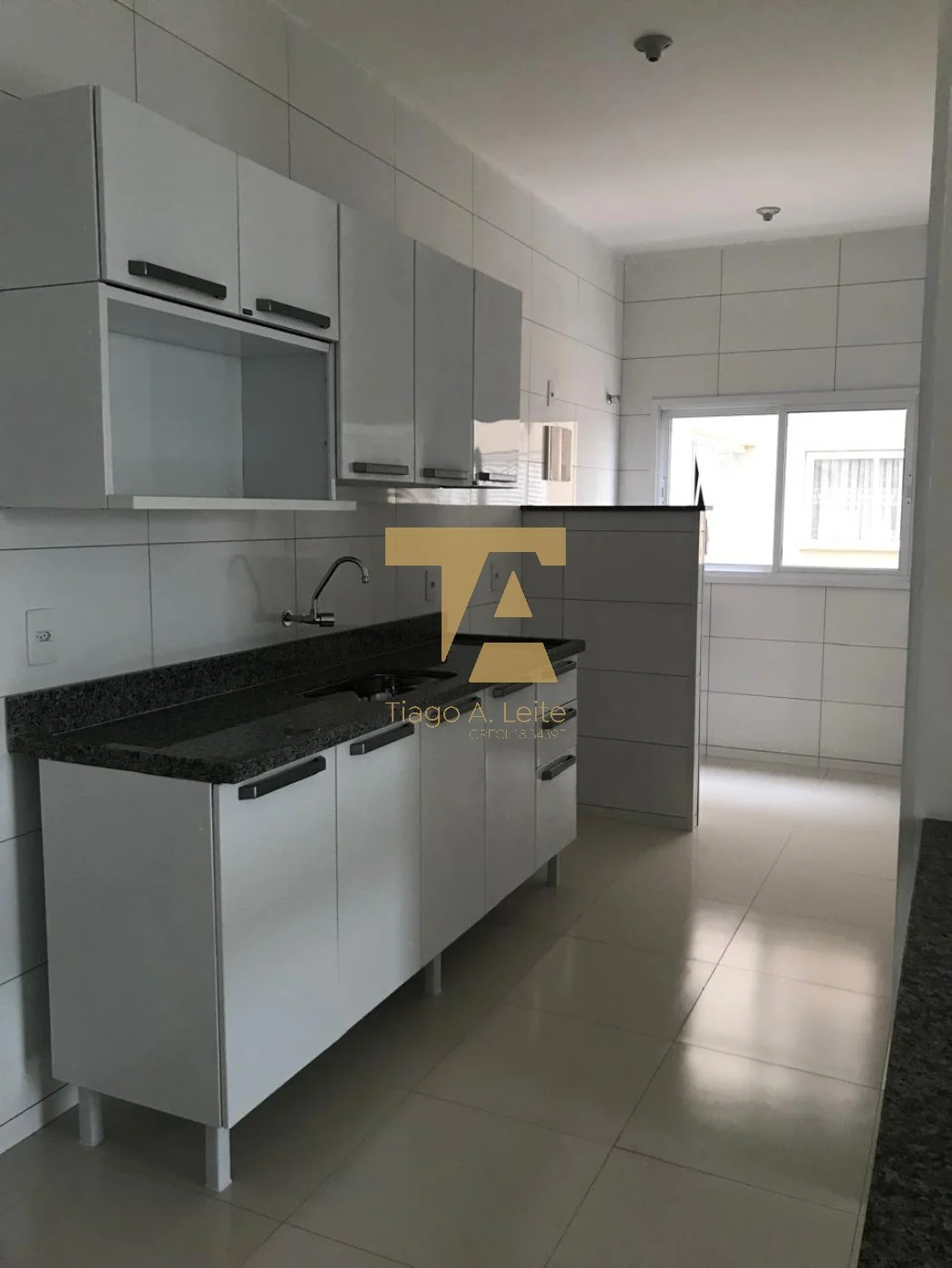 Apartamento no Edifício Embaúba em Pindamonhangaba com suíte e varanda gourmet
