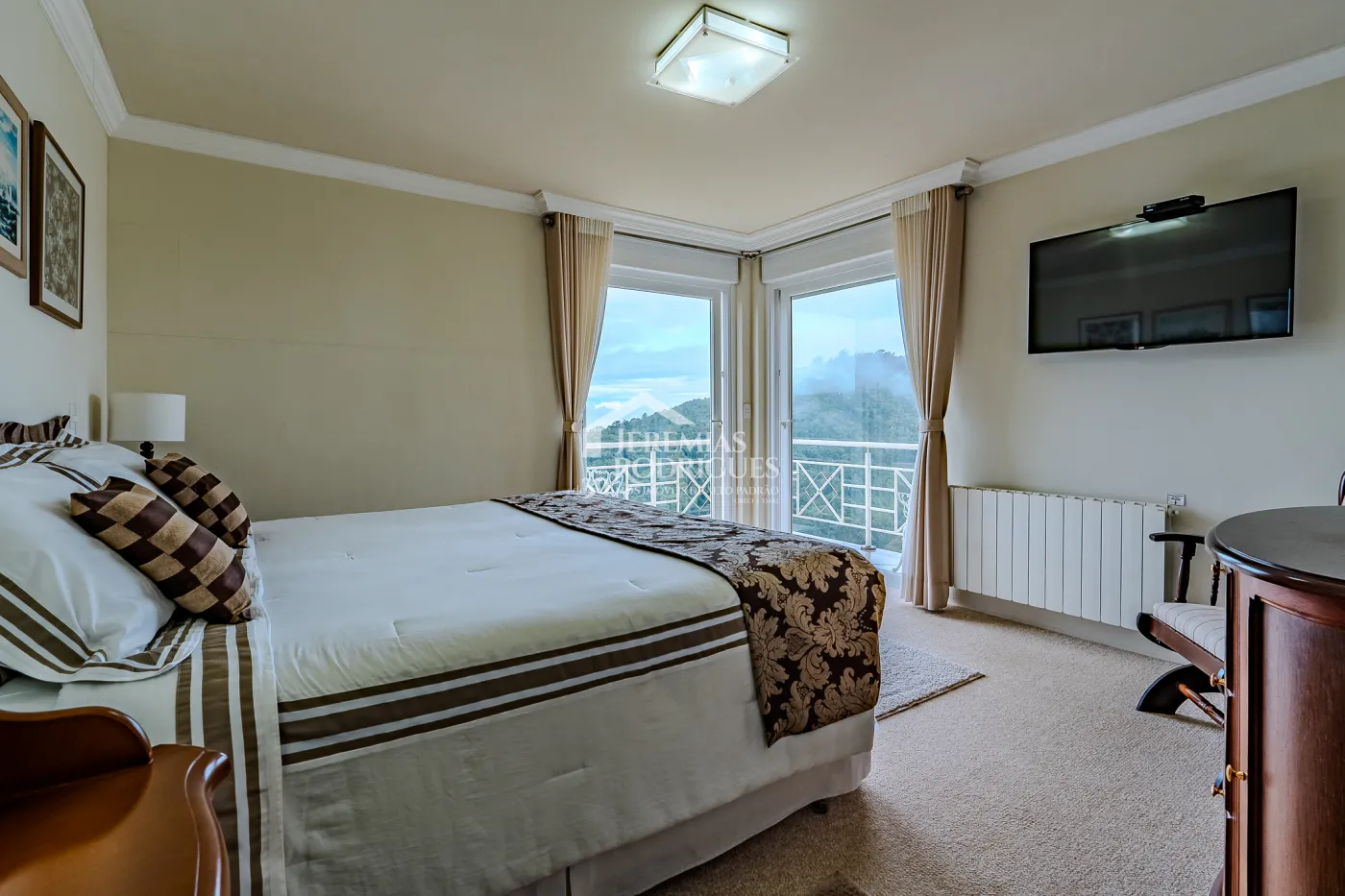 Casa à venda no Parque Pedra do Baú em Campos do Jordão/SP.