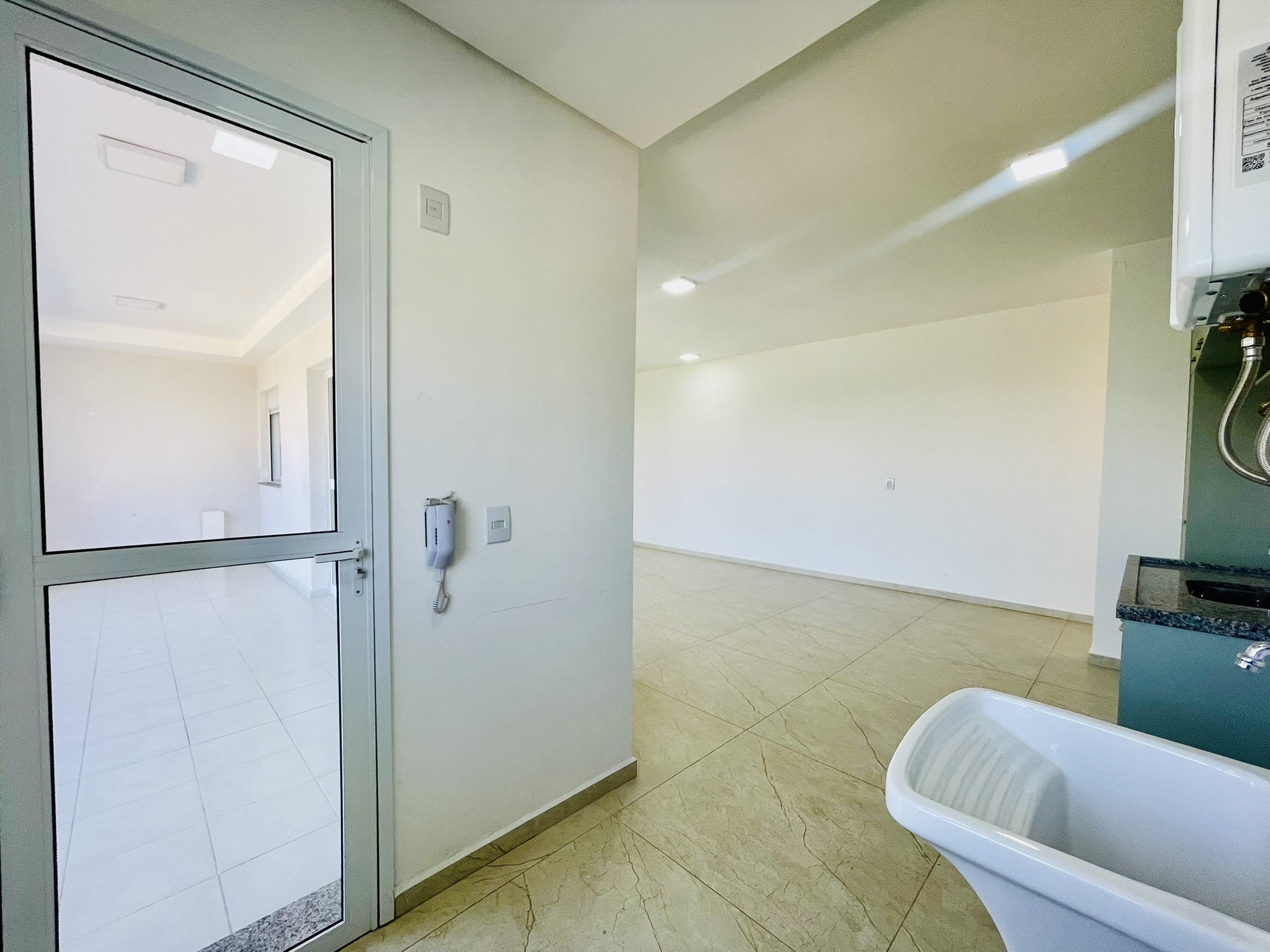 Apartamento à venda com 2 dormitórios, 108 m² no Condomínio Syrah Residence em Taubaté/SP.